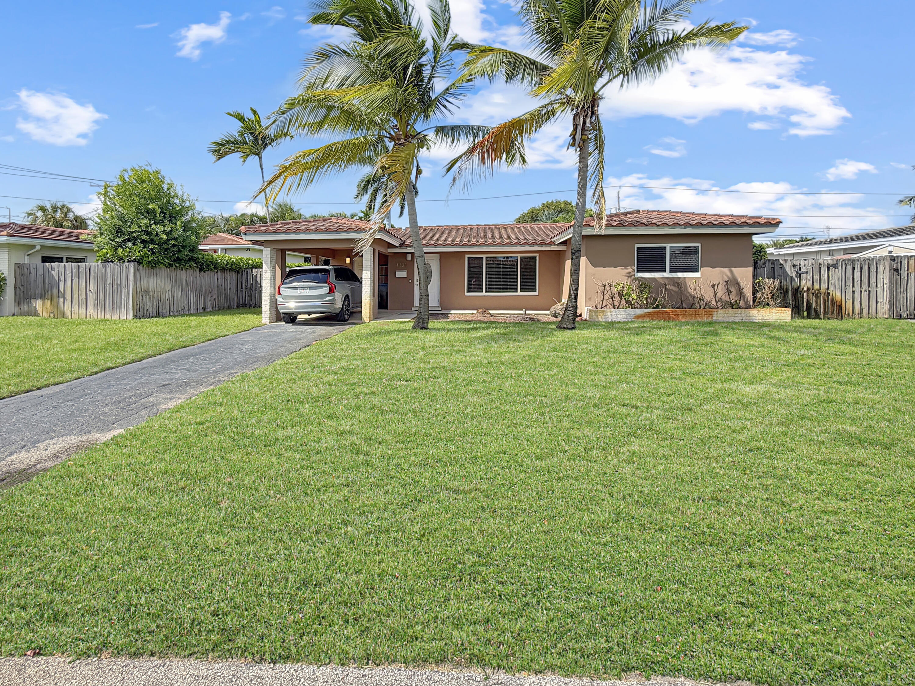 Foto de propiedad en 1321 NE 46TH Street, Oakland Park, FL 33334 Oakland Park con MLS# 