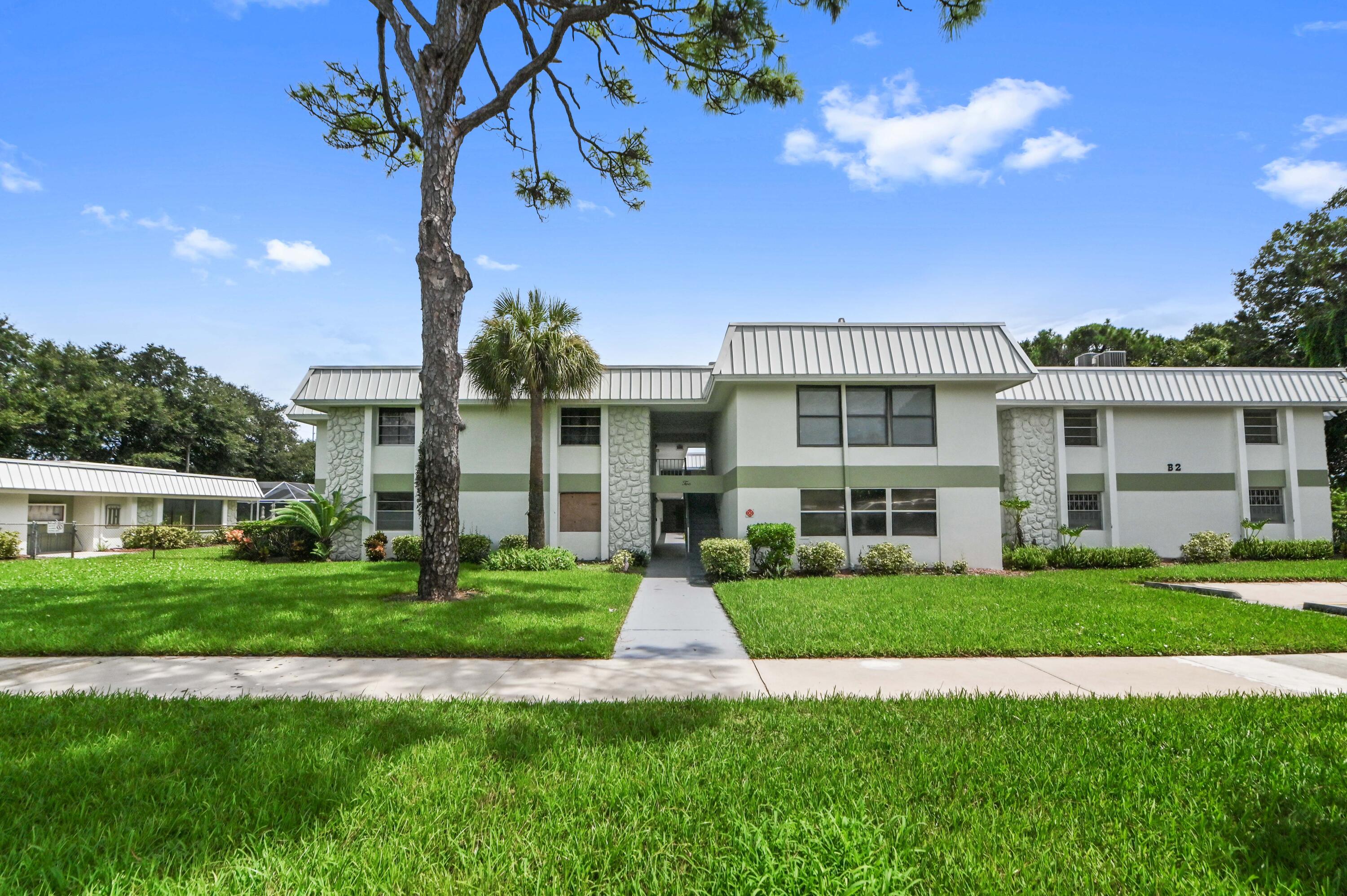 Foto de propiedad en 2302 SUNRISE Boulevard 206, Fort Pierce, FL 34982 Fort Pierce con MLS# 
