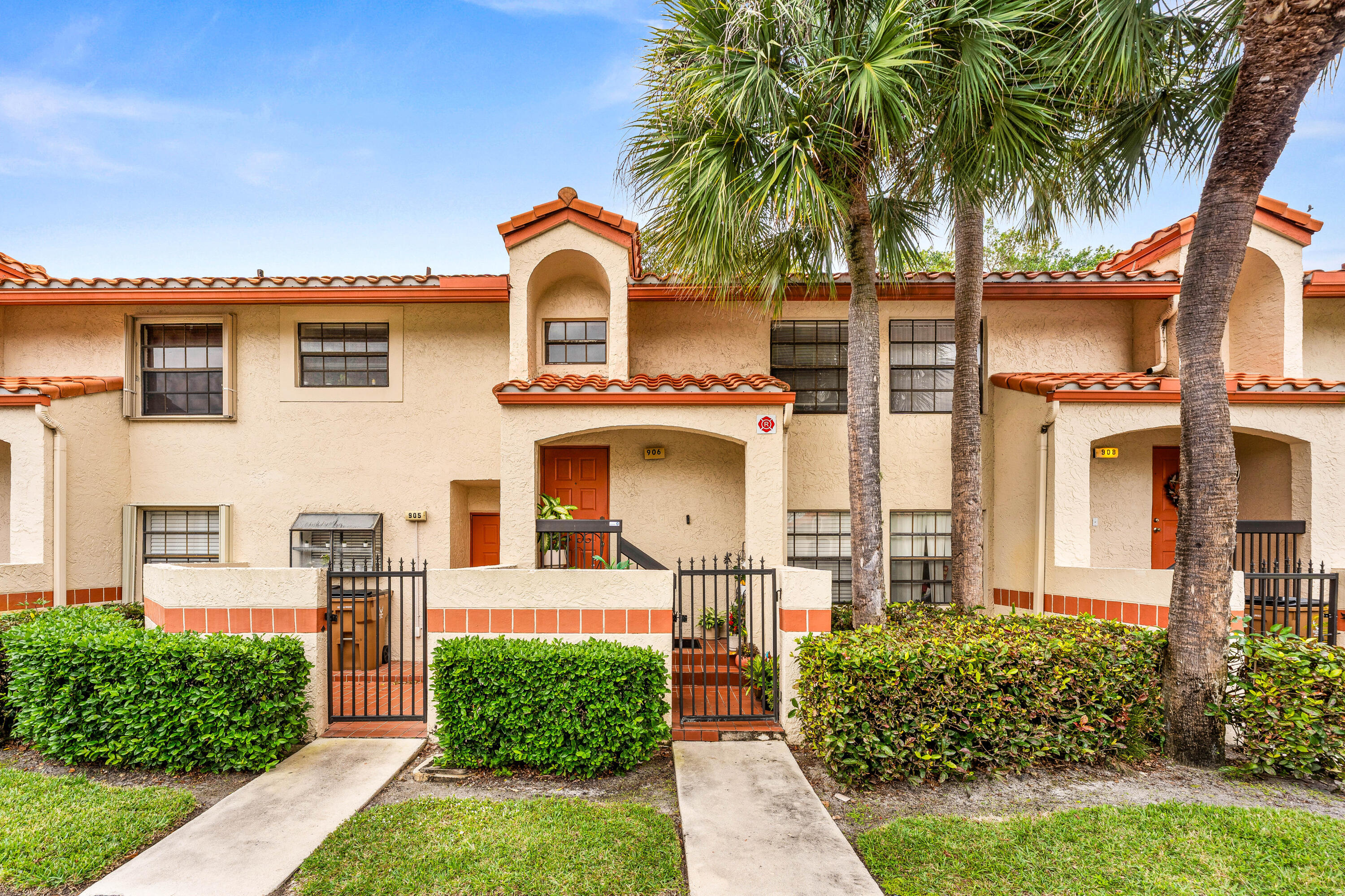 Foto de propiedad en 906 CONGRESSIONAL Way 906, Deerfield Beach, FL 33442 Deerfield Beach con MLS# 