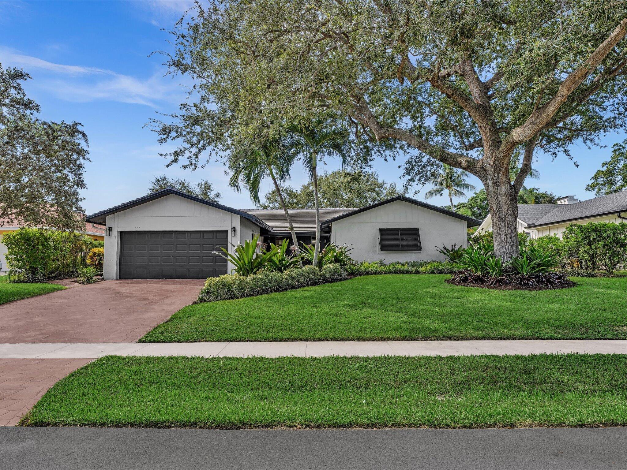 Foto de propiedad en 3264 Lakeview Drive, Delray Beach, FL 33445 Delray Beach con MLS# 