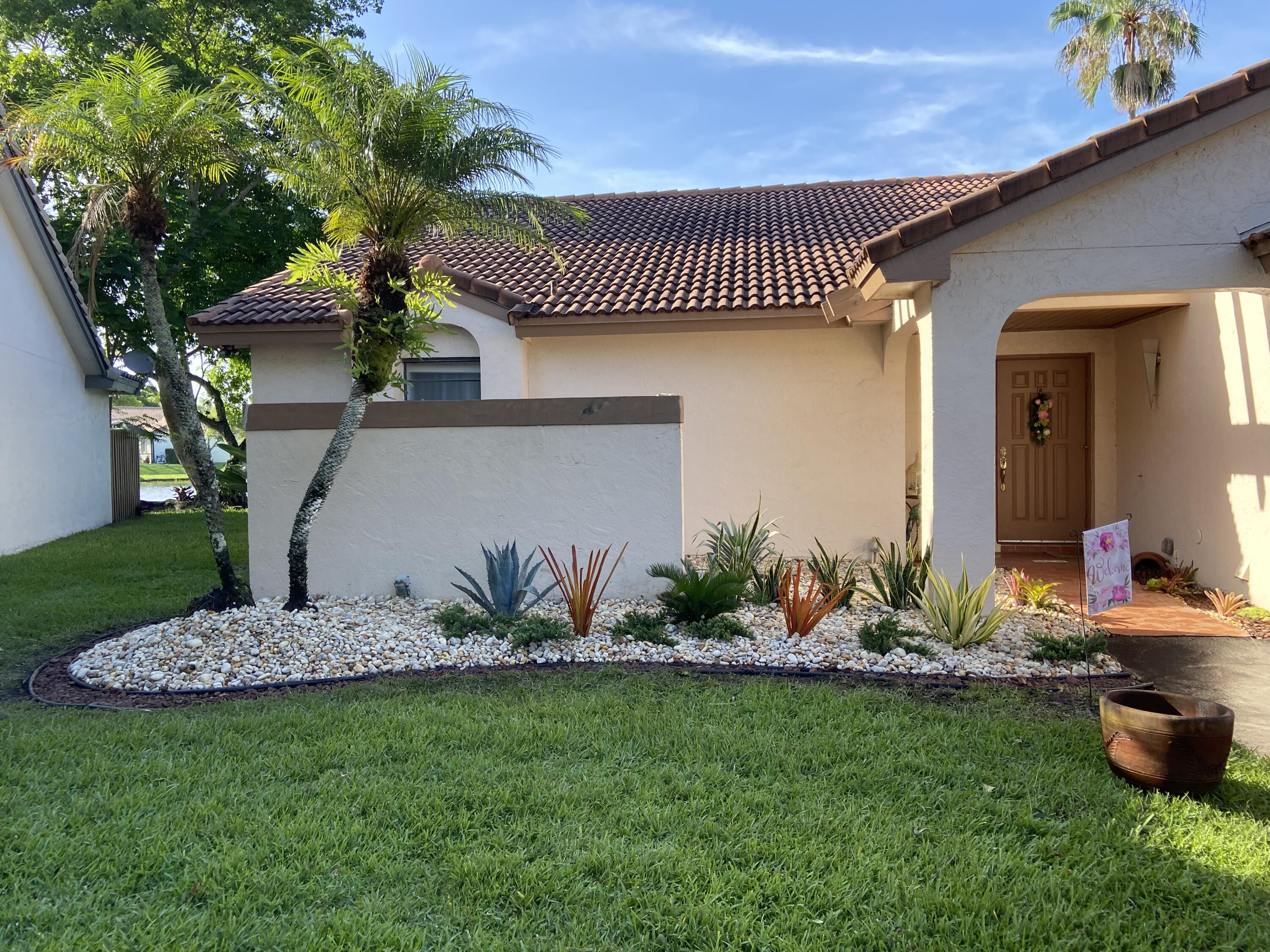 Foto de propiedad en 2067 Montpeliar, Weston, FL 33326 Weston con MLS# 