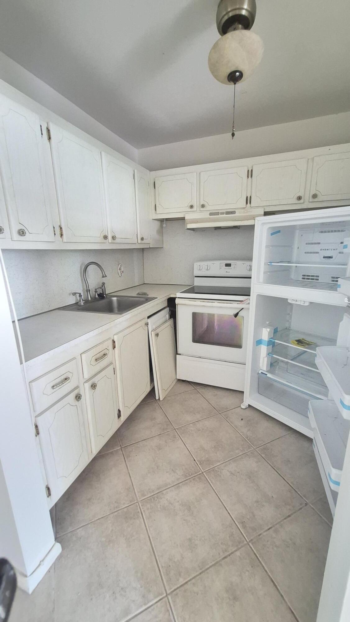 Foto de propiedad en 79 Canterbury D, West Palm Beach, FL 33417 West Palm Beach con MLS# 