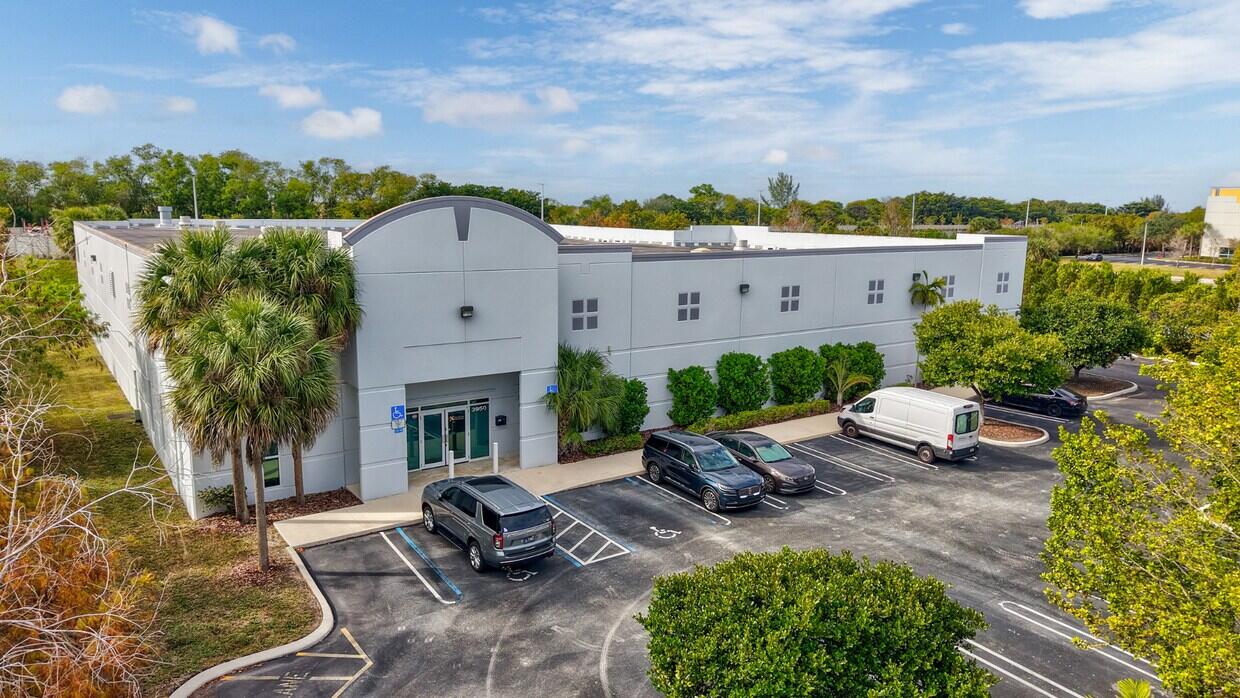 Foto de propiedad en 3950 NW 126TH Avenue, Coral Springs, FL Coral Springs con MLS# 
