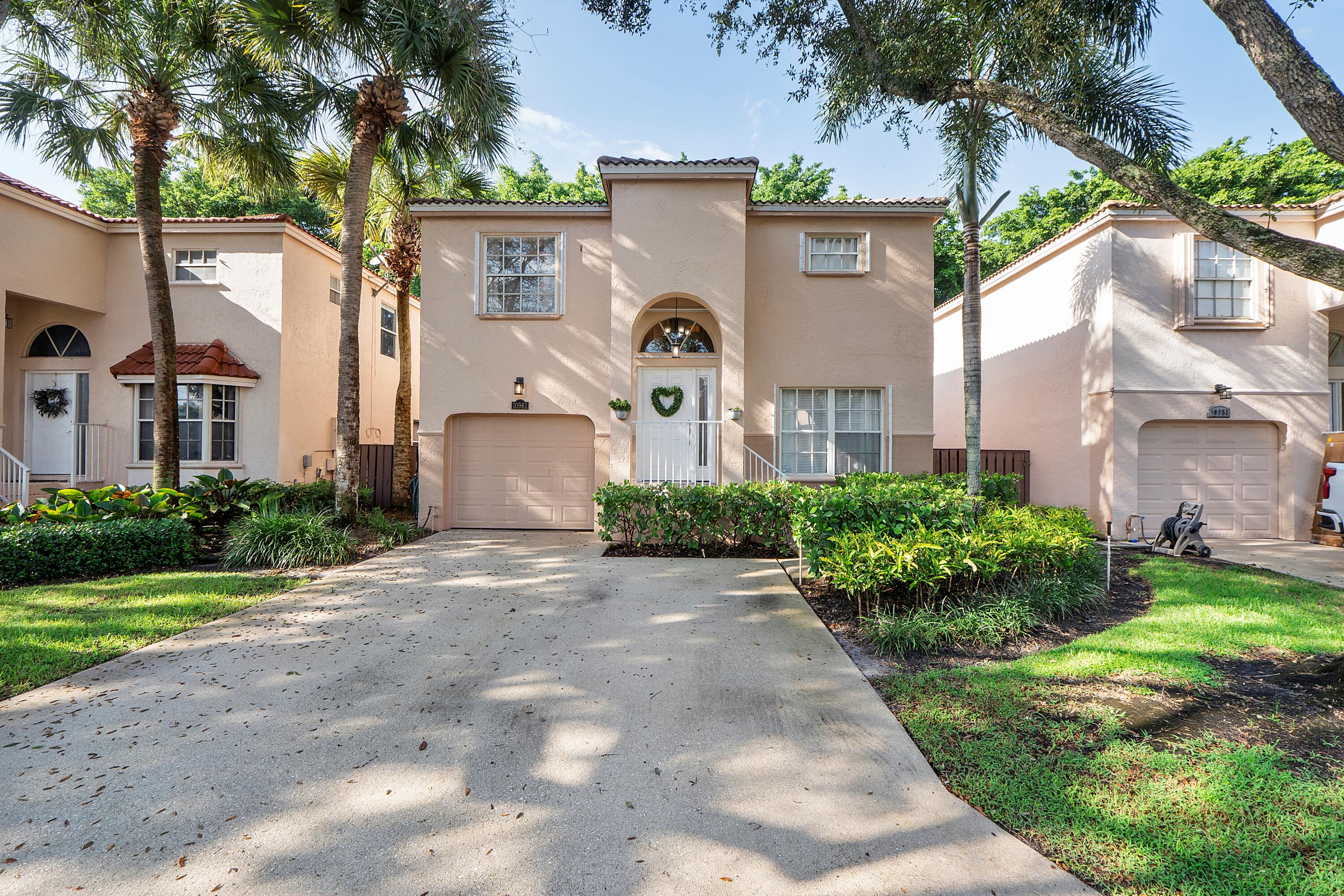 Foto de propiedad en 10961 NW 12th Drive, Plantation, FL 33322 Plantation con MLS# 