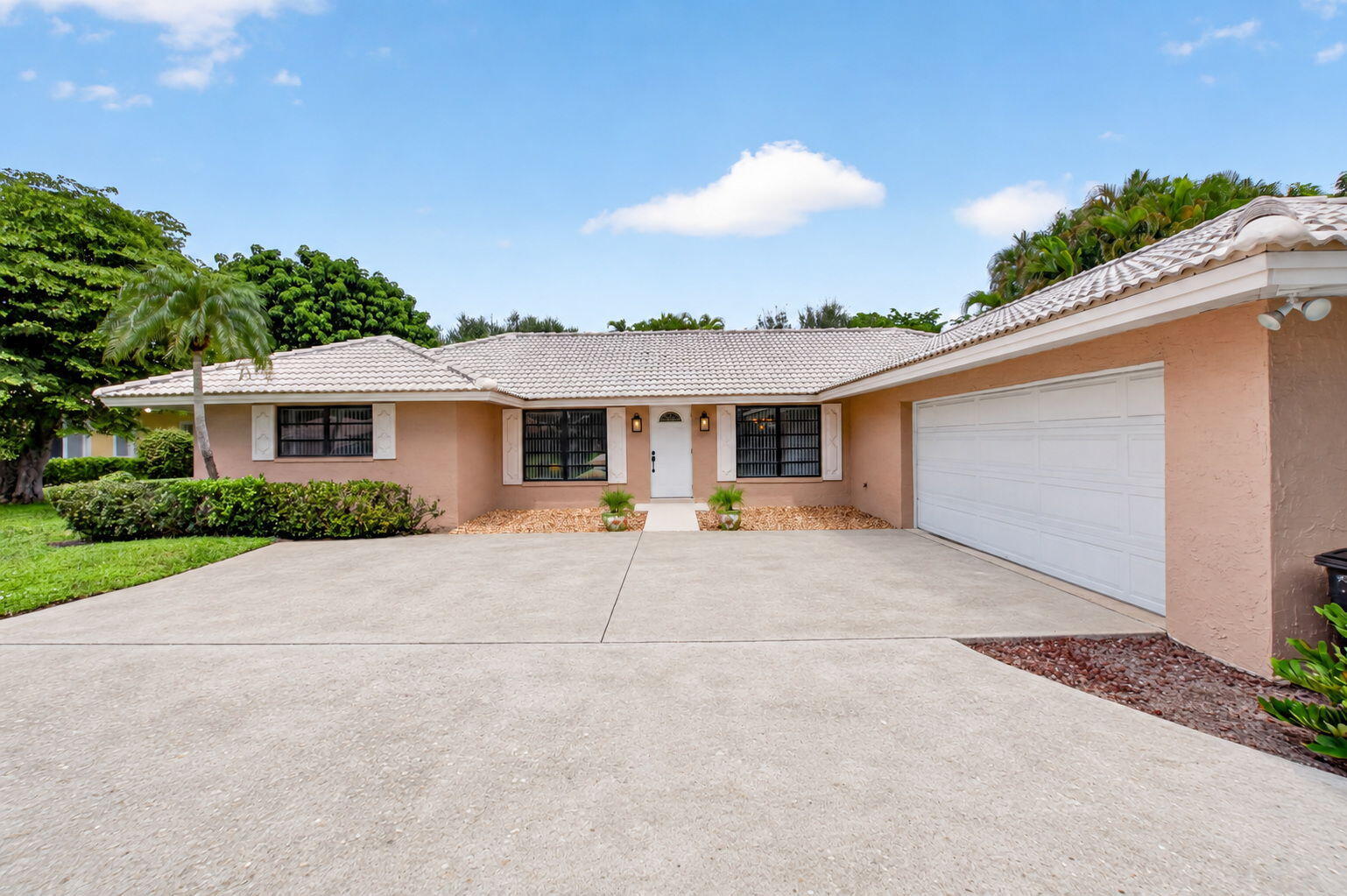 Foto de propiedad en 4441 SAINT ANDREWS Drive, Boynton Beach, FL 33436 Boynton Beach con MLS# 