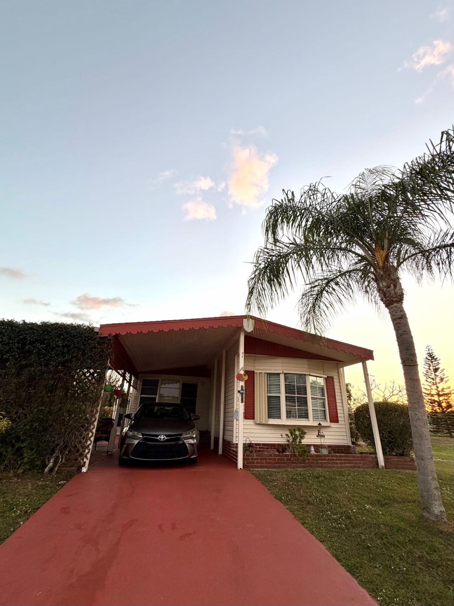 Foto de propiedad en 65 W Caribbean, Port St. Lucie, FL 34952 Port St. Lucie con MLS# 