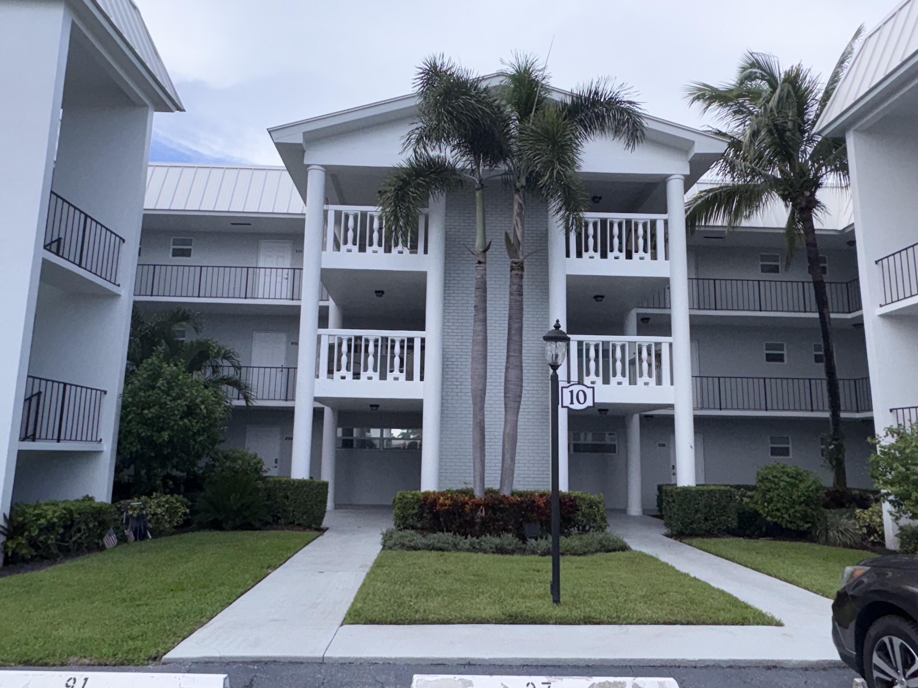 Foto de propiedad en 10 COLONIAL CLUB Drive 305, Boynton Beach, FL 33435 Boynton Beach con MLS# 