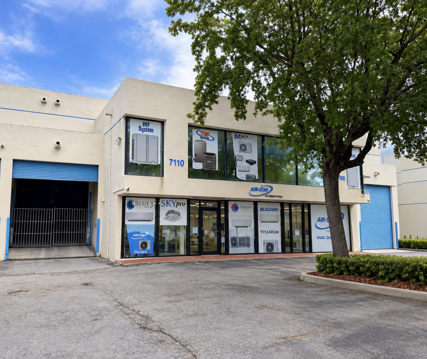 Foto de propiedad en 7108 NW 50TH Street, Miami, FL 33166 Miami con MLS# 