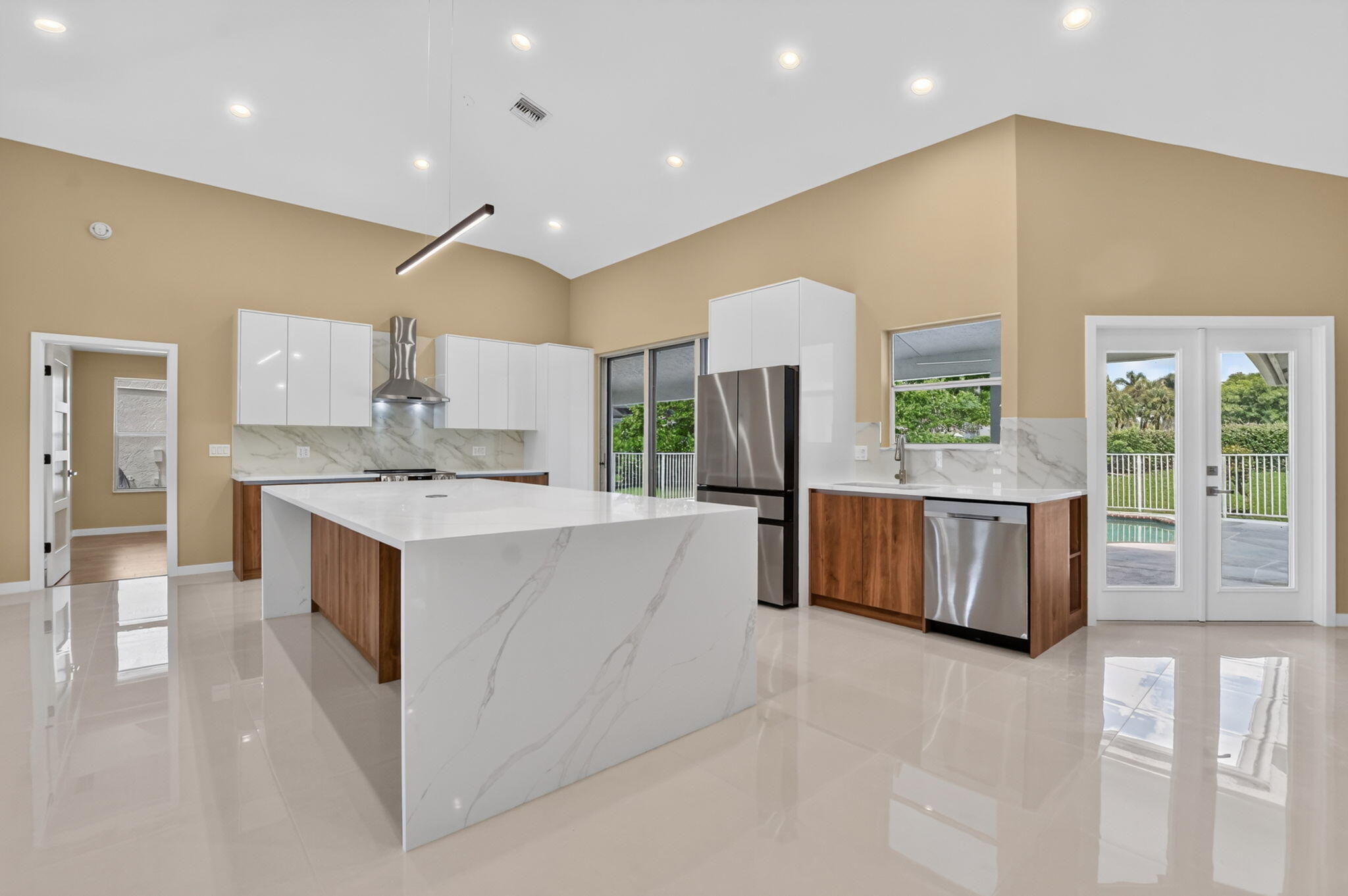 Foto de propiedad en 22201 Collington Drive, Boca Raton, FL 33428 Boca Raton con MLS# 