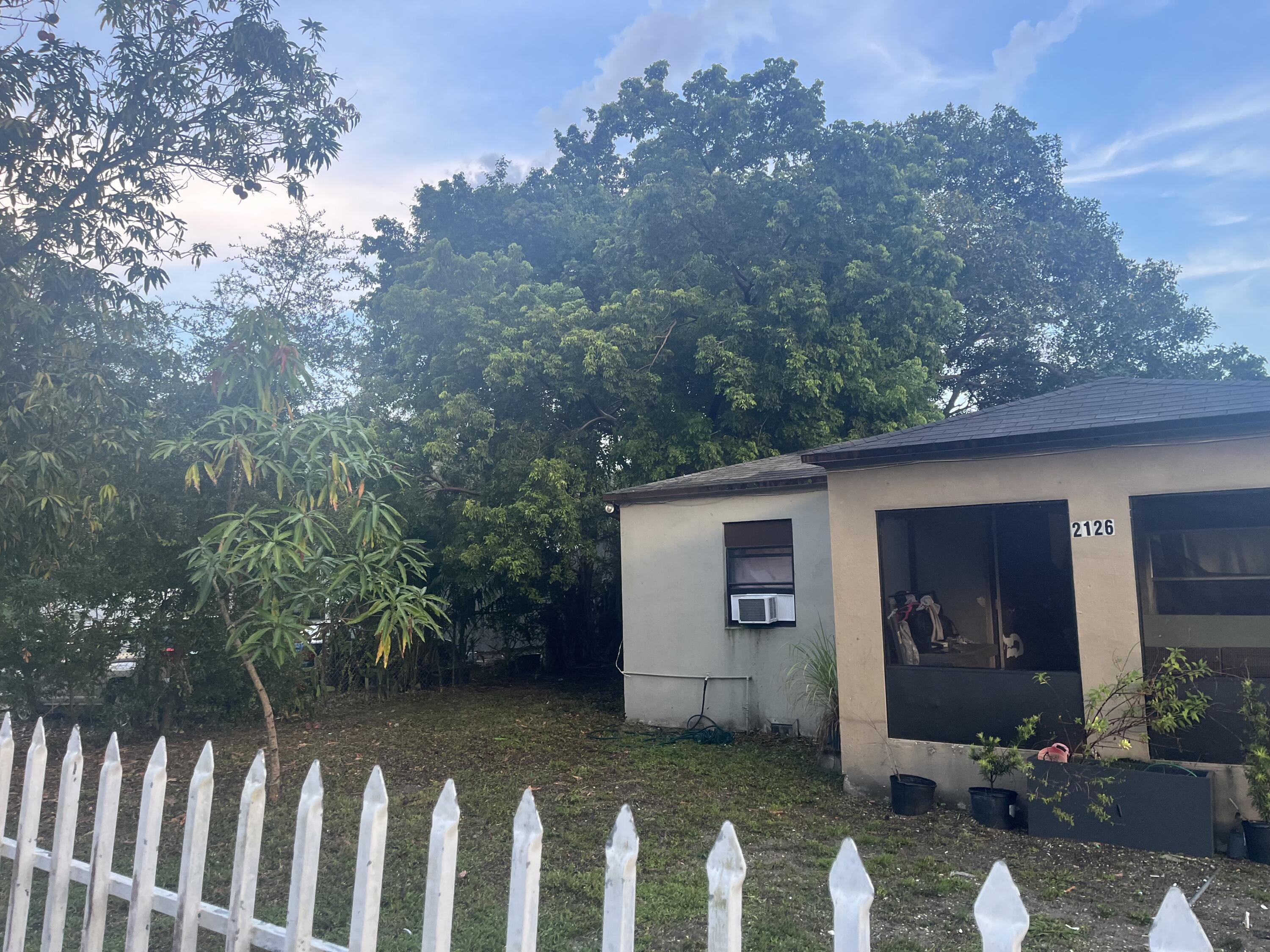 En Venta 2126 NW 92ND Street, Miami, FL 33147, Miami, FL 33147