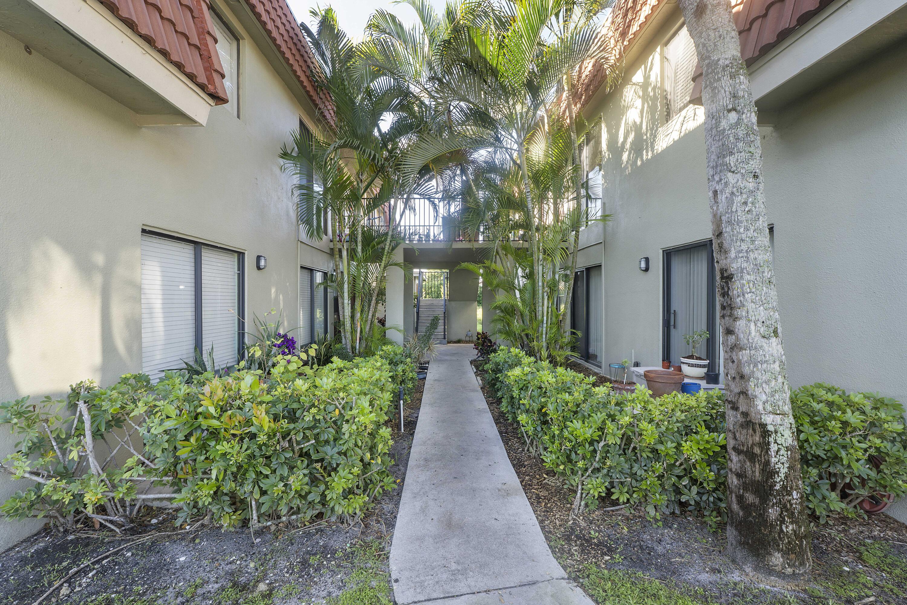 Foto de propiedad en 11392 Royal Palm Boulevard 11392, Coral Springs, FL 33065 Coral Springs con MLS# 