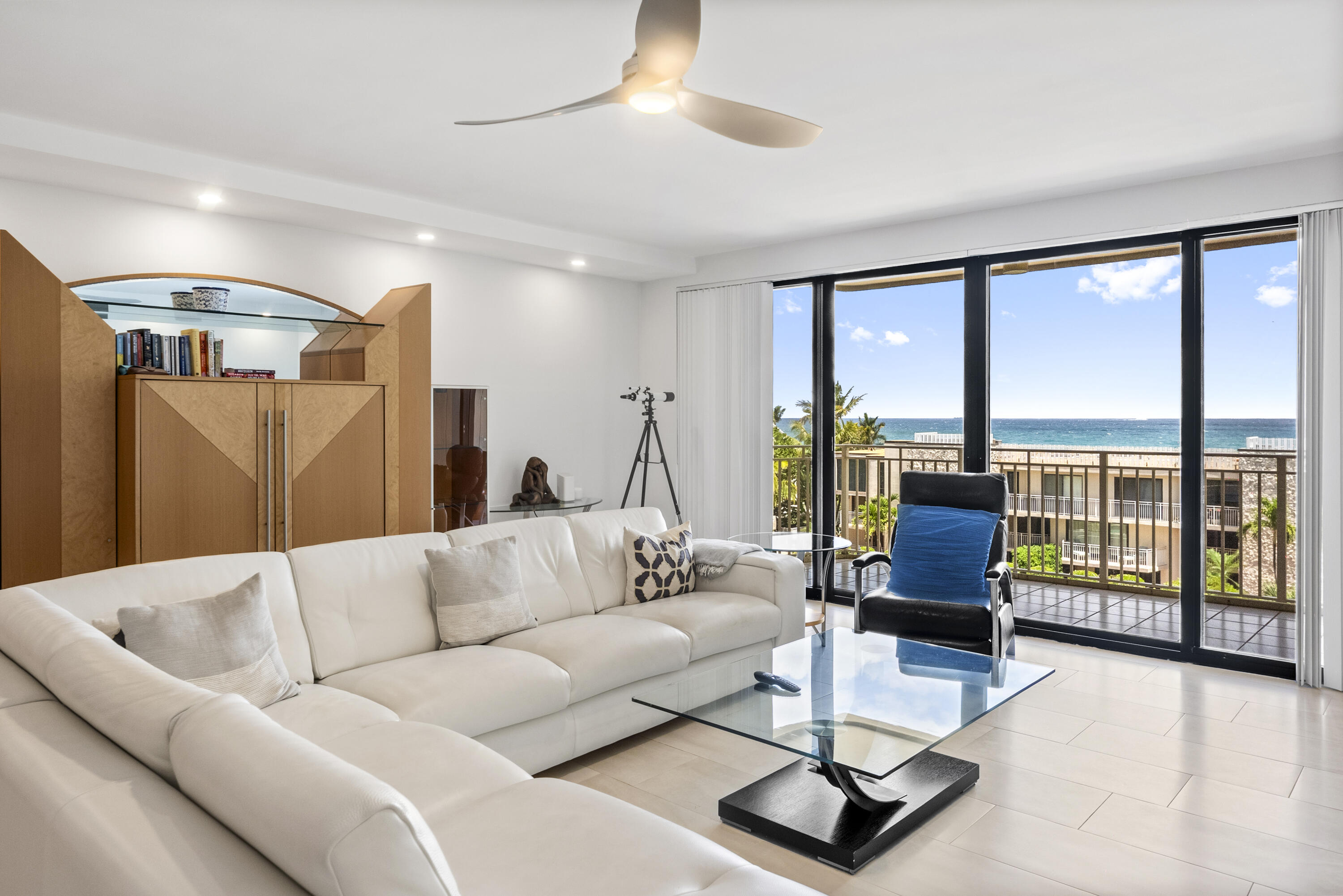 Foto de propiedad en 2155 S OCEAN Boulevard 11, Delray Beach, FL 33483 Delray Beach con MLS# 