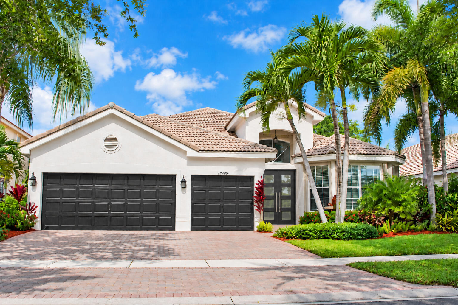 Foto de propiedad en 19489 Estuary Drive, Boca Raton, FL 33498 Boca Raton con MLS# 