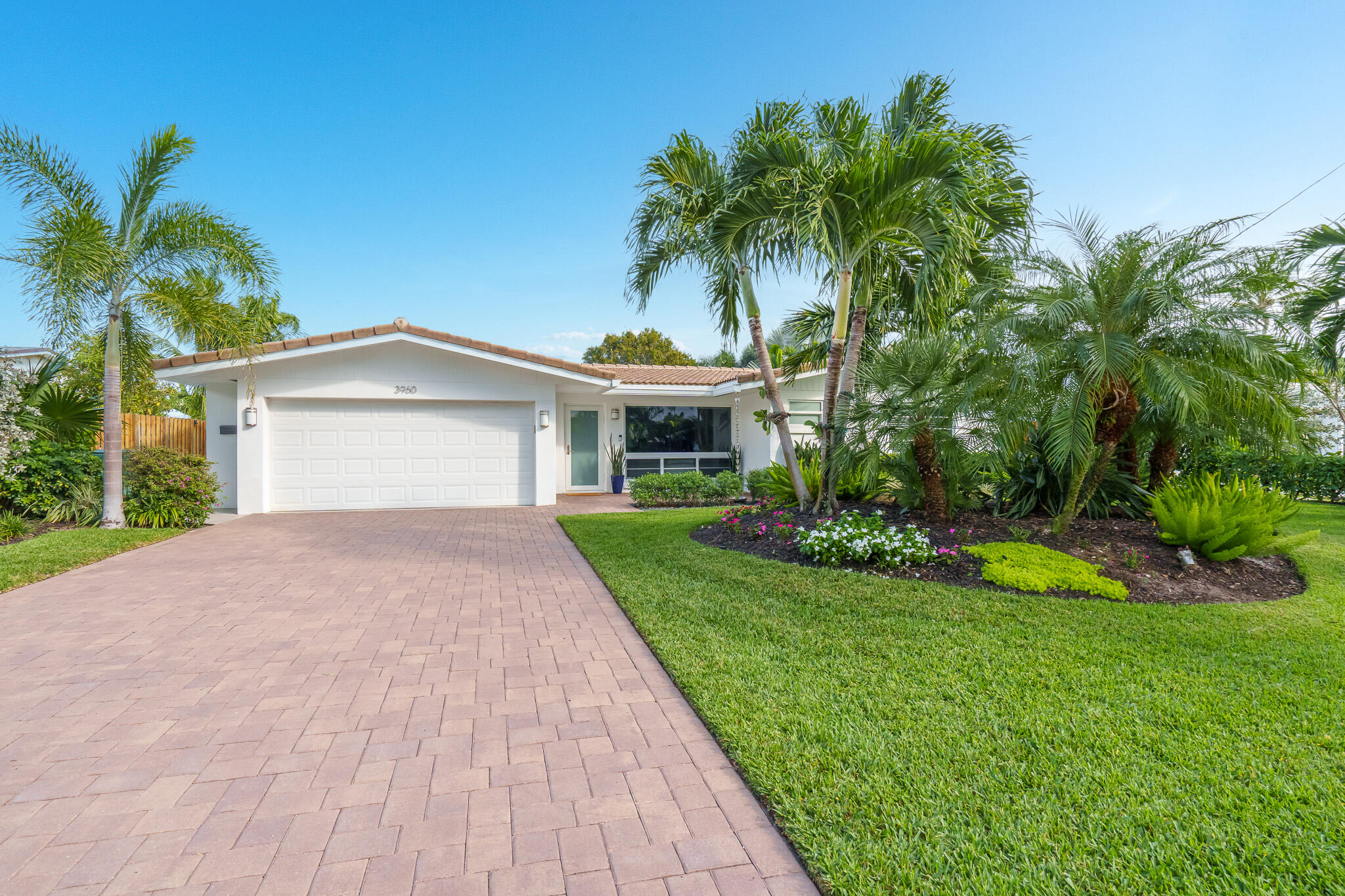 Foto de propiedad en 3960 NE 16th Avenue, Oakland Park, FL 33334 Oakland Park con MLS# 