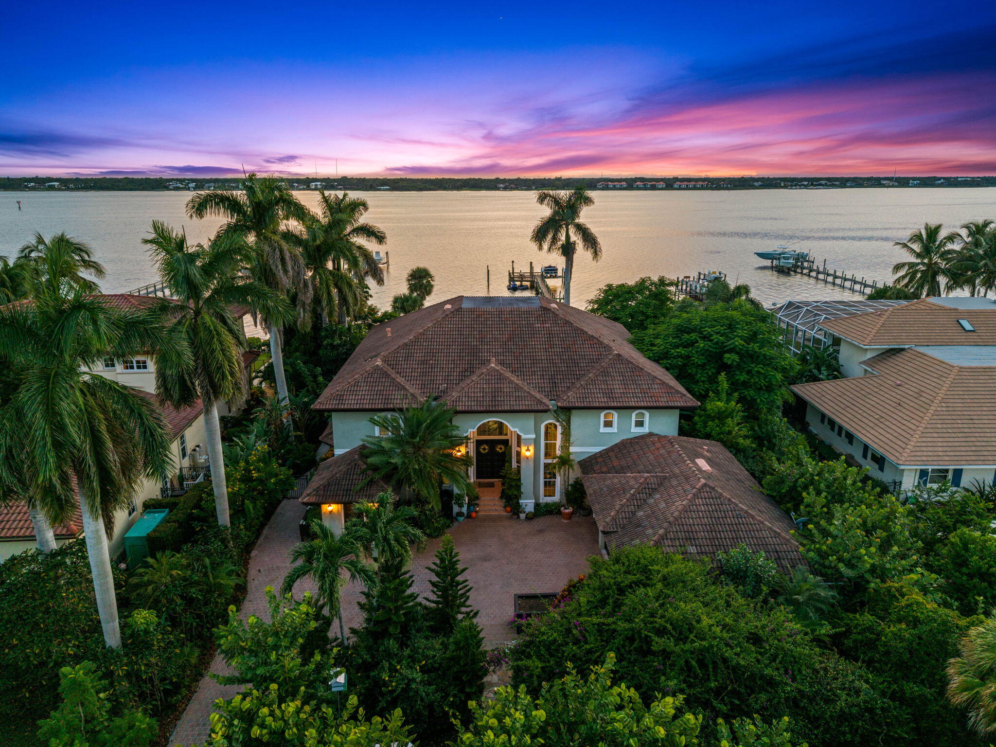 Foto de propiedad en 2362 NW BAY COLONY Court, Stuart, FL 34994 Stuart con MLS# 