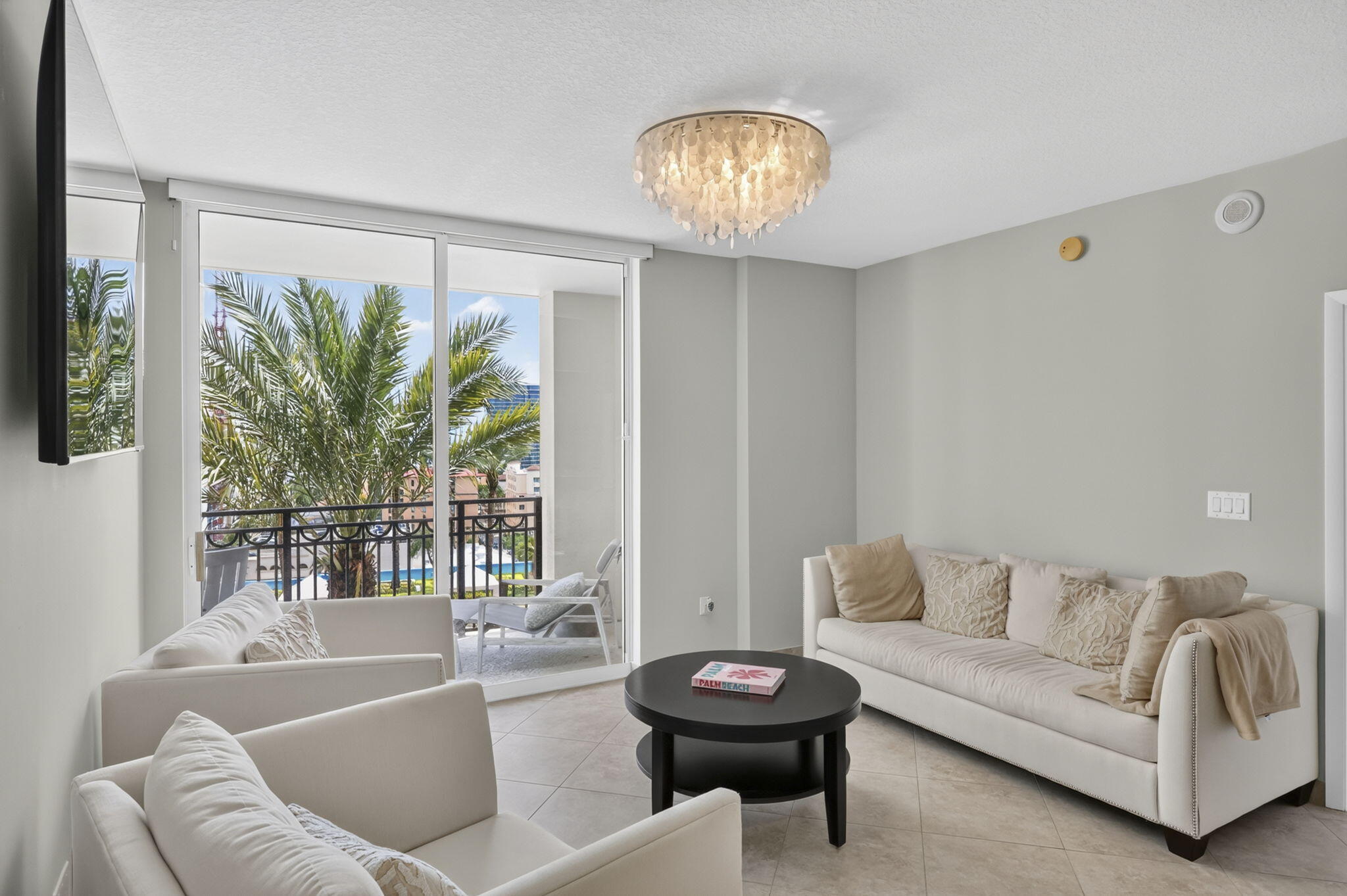 Foto de propiedad en 550 Okeechobee Boulevard 1215, West Palm Beach, FL 33401 West Palm Beach con MLS# 