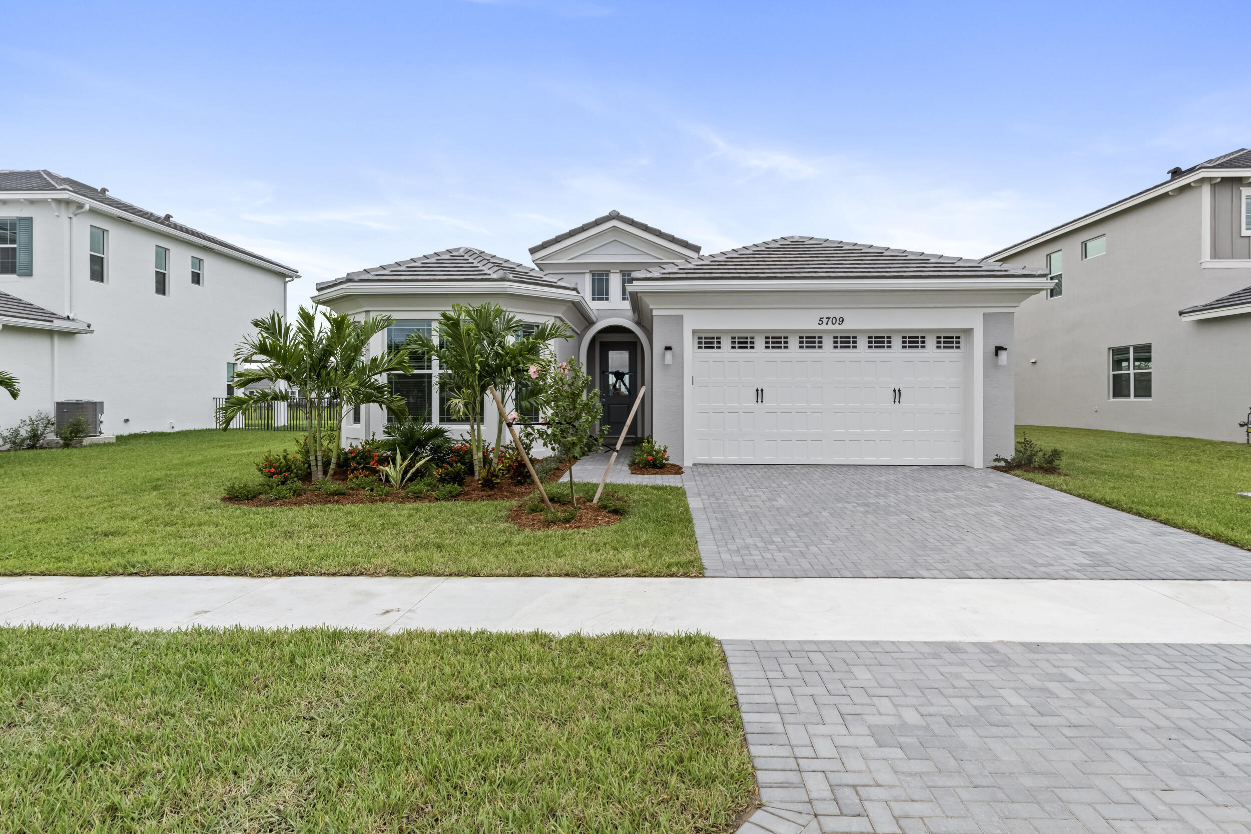 Foto de propiedad en 5709 Bristlecone Commons, Westlake, FL 33470 Westlake con MLS# 