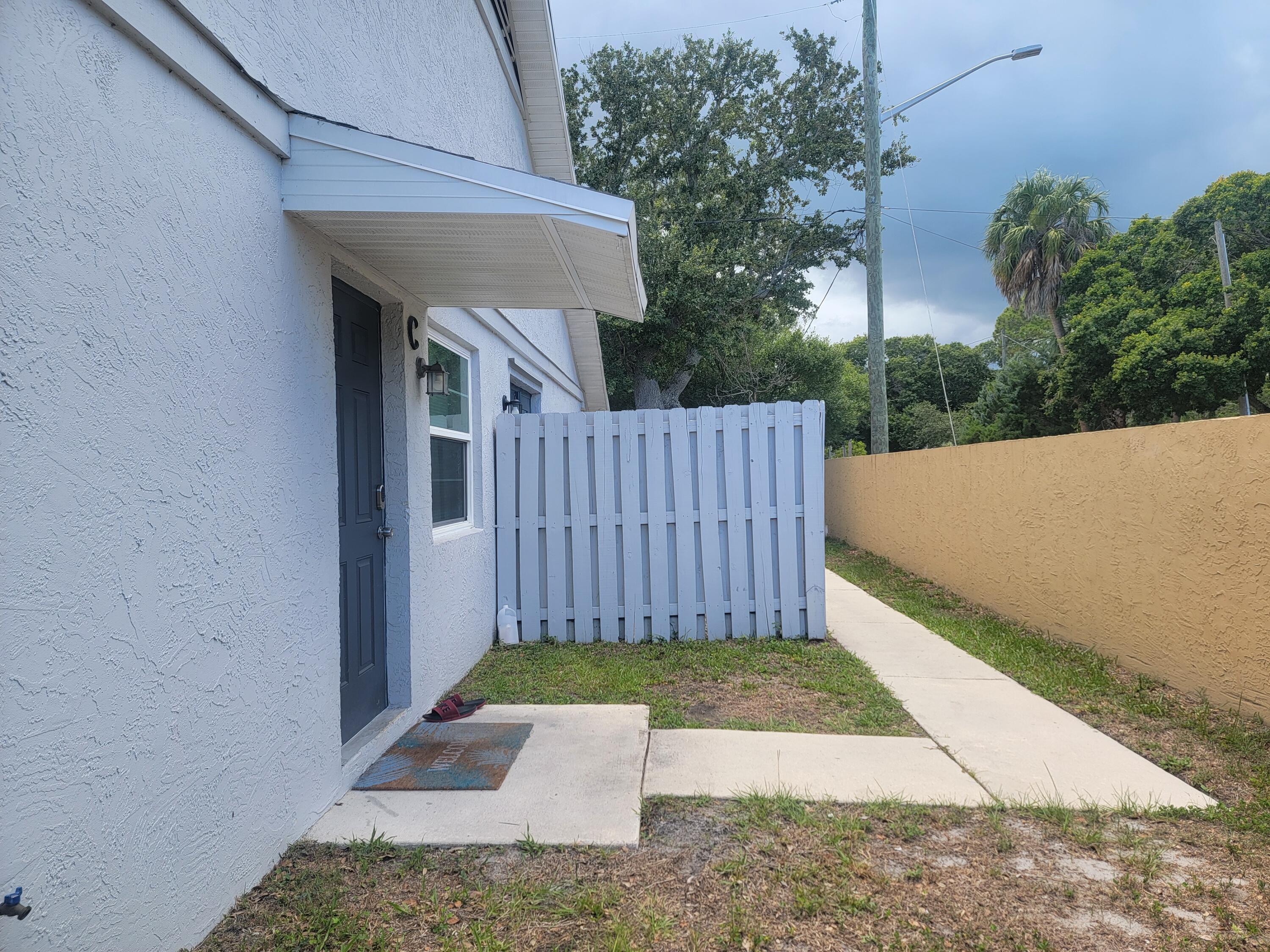 En Venta 2001 Oleander Boulevard C, Fort Pierce, FL 34950, Fort Pierce, FL 34950