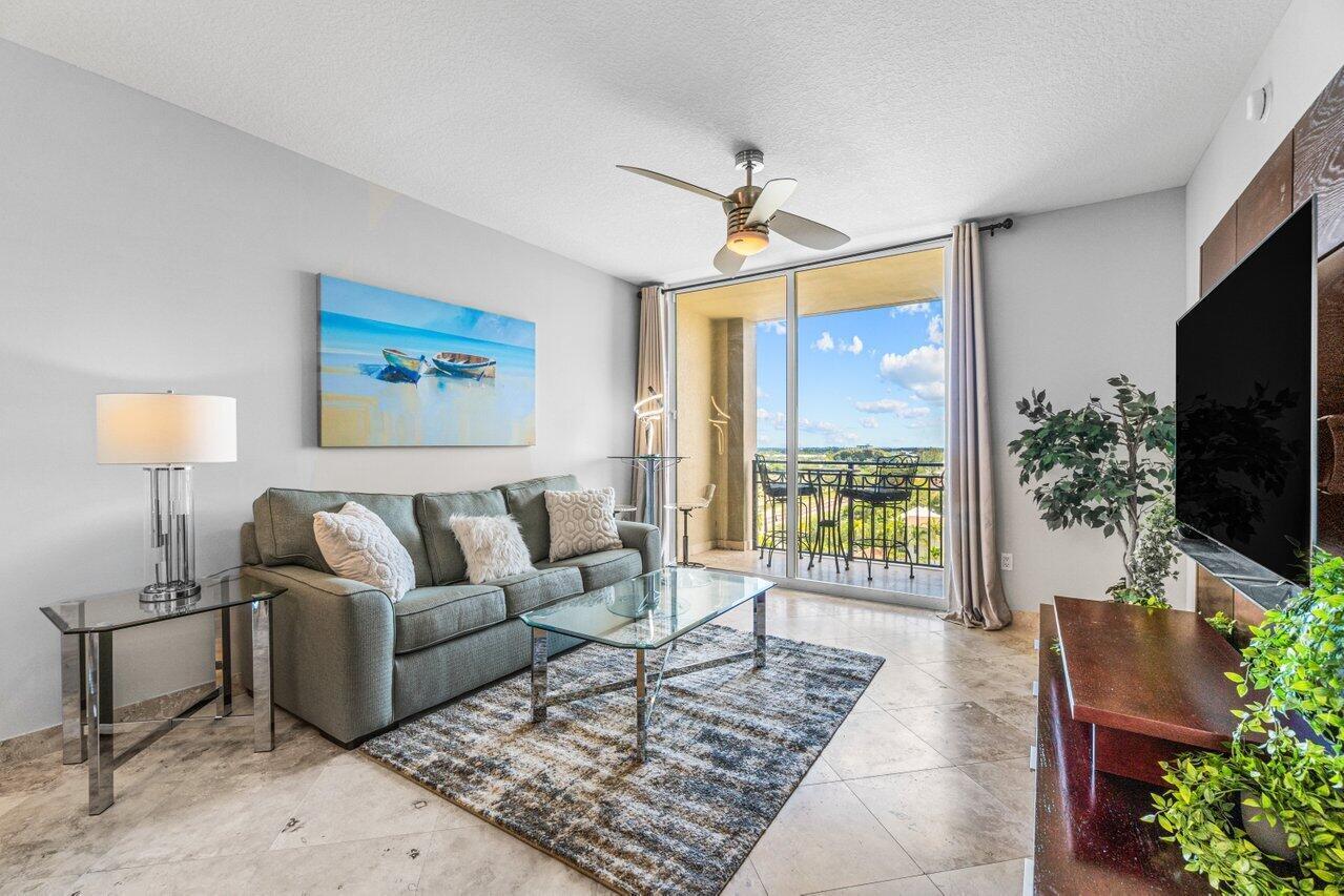 Foto de propiedad en 550 Okeechobee Boulevard 824, West Palm Beach, FL 33401 West Palm Beach con MLS# 