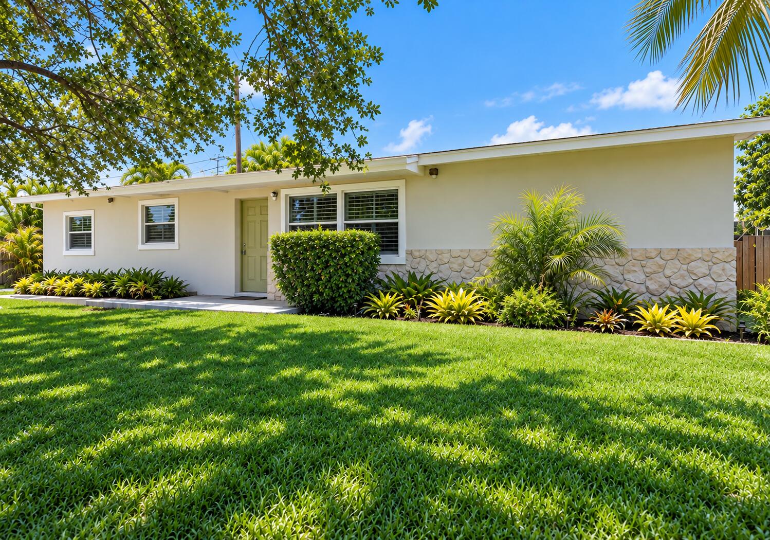 Foto de propiedad en 1963 HIGHLAND Drive, North Palm Beach, FL 33408 North Palm Beach con MLS# 