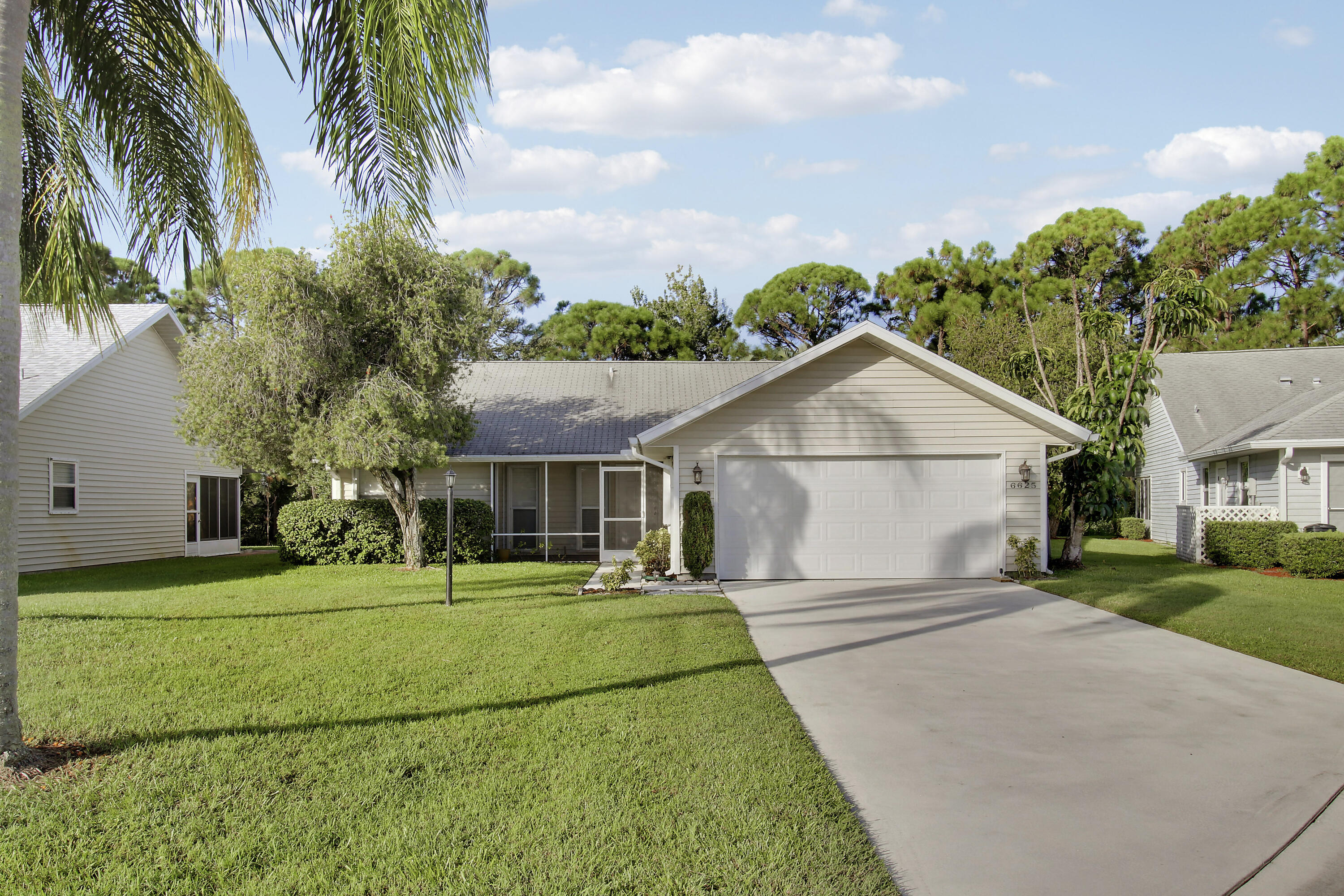 Foto de propiedad en 6625 SE WIGEON Court, Stuart, FL 34997 Stuart con MLS# 