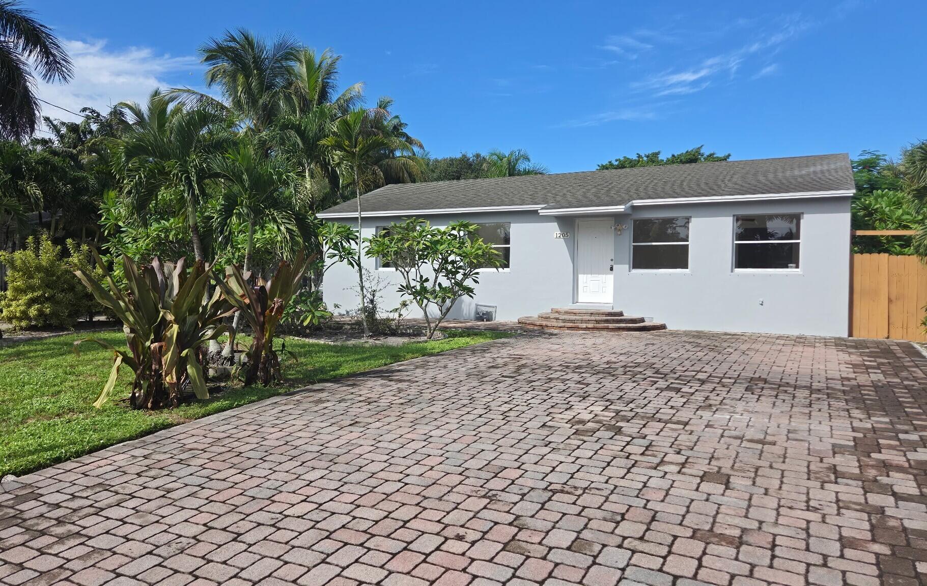 Foto de propiedad en 1205 Mathis Street, Lake Worth Beach, FL 33461 Lake Worth Beach con MLS# 