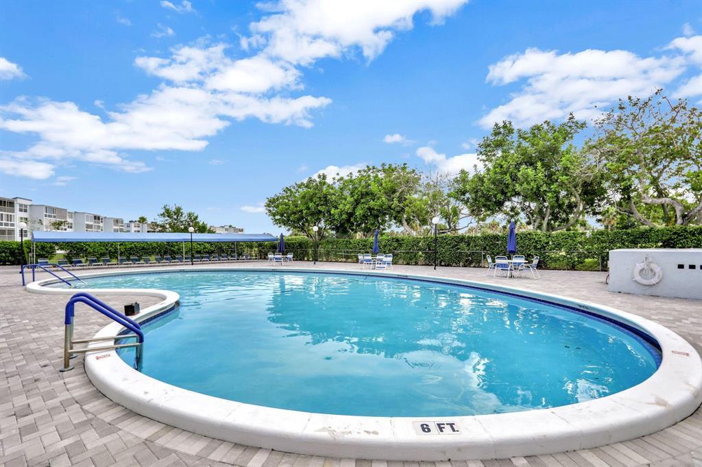 2 HEATED POOLS, POOLSIDE SHADED AREAS. BIG CLUBHOUSE PLUS COMMUNITY ROOMS IN THIS BUILDING #15