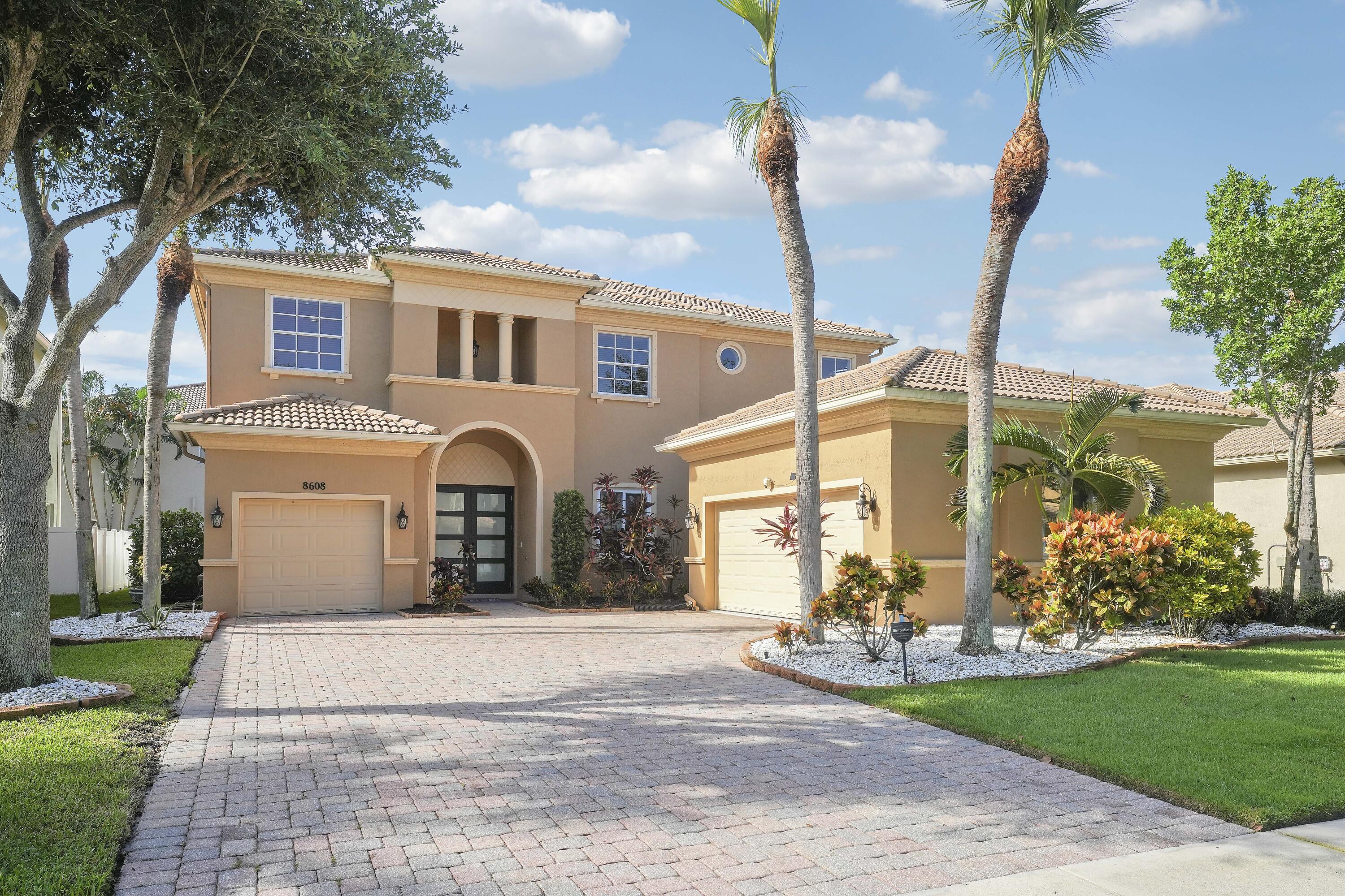 Foto de propiedad en 8608 PALISADES LAKE Drive, West Palm Beach, FL 33411 West Palm Beach con MLS# 