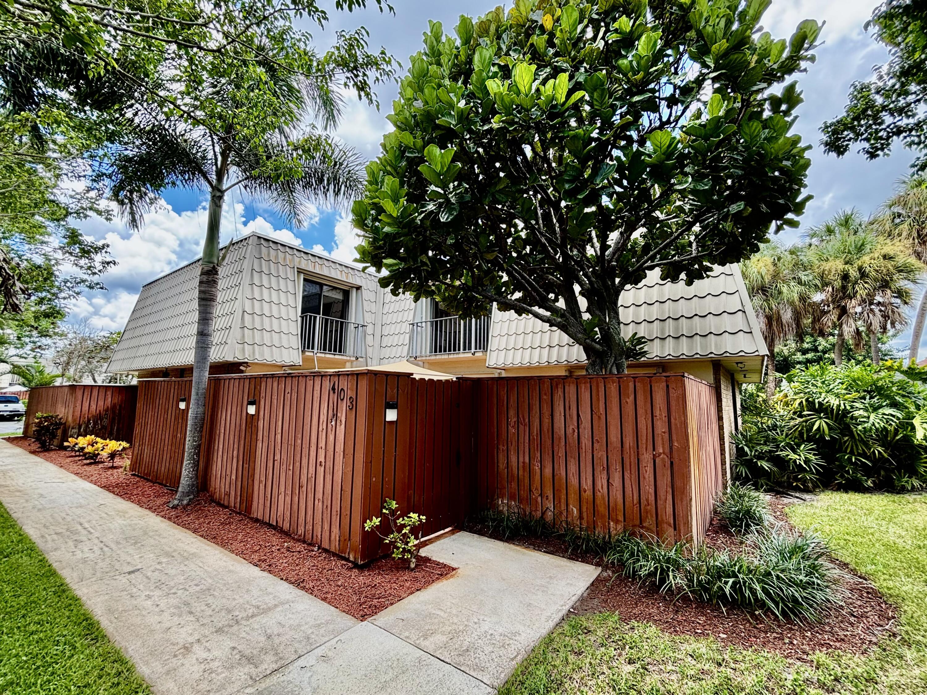 Foto de propiedad en 1700 Embassy Drive 403, West Palm Beach, FL 33401 West Palm Beach con MLS# 