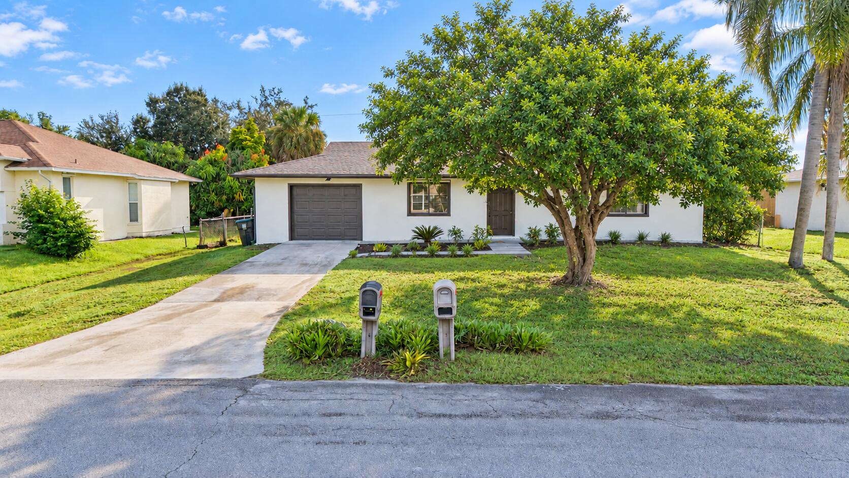 Foto de propiedad en 661 SW CYNTHIA Street, Port St. Lucie, FL 34983 Port St. Lucie con MLS# 