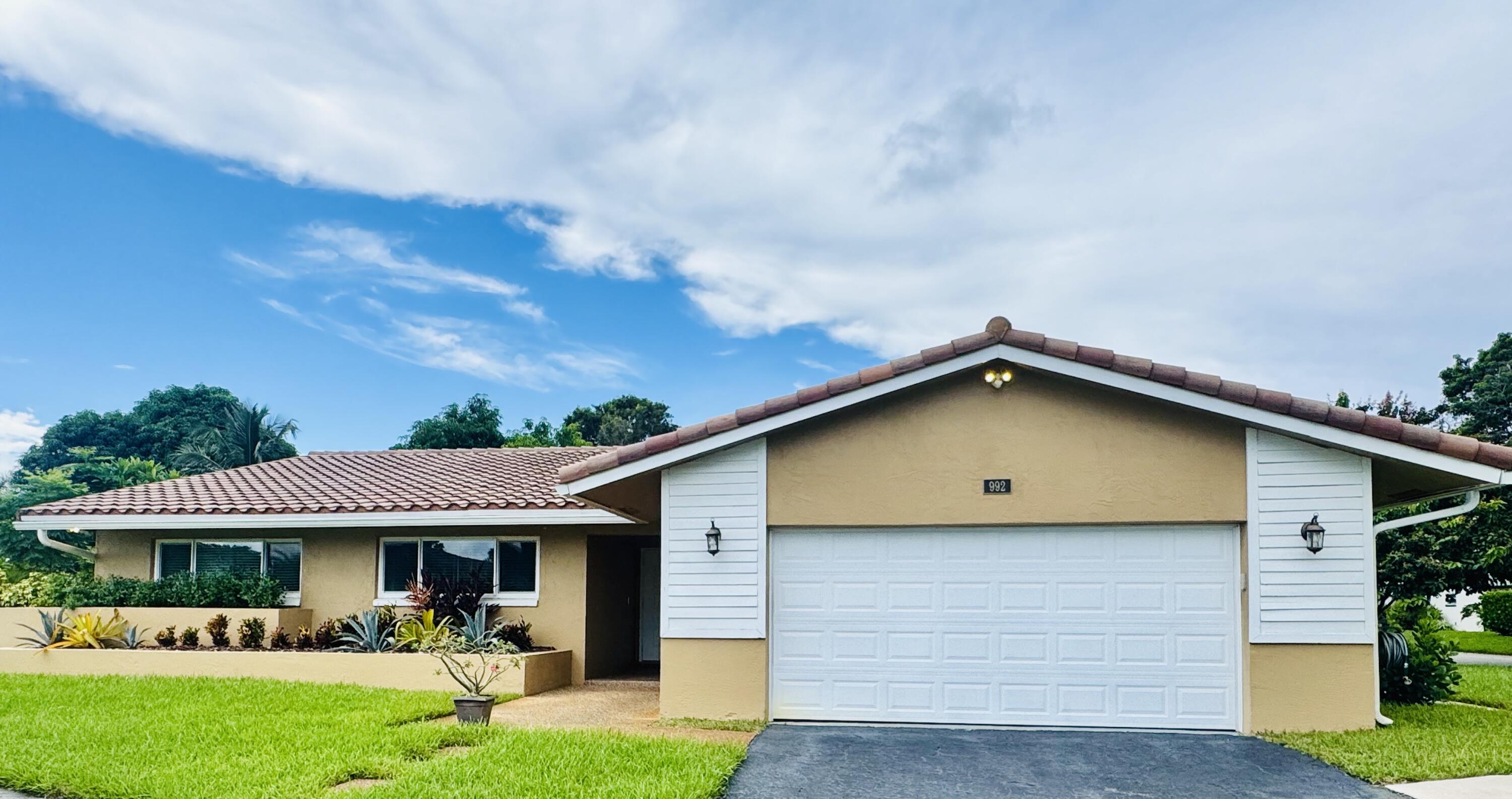 En Venta 992 NW 83rd Drive, Coral Springs, FL 33071, Coral Springs, FL 33071