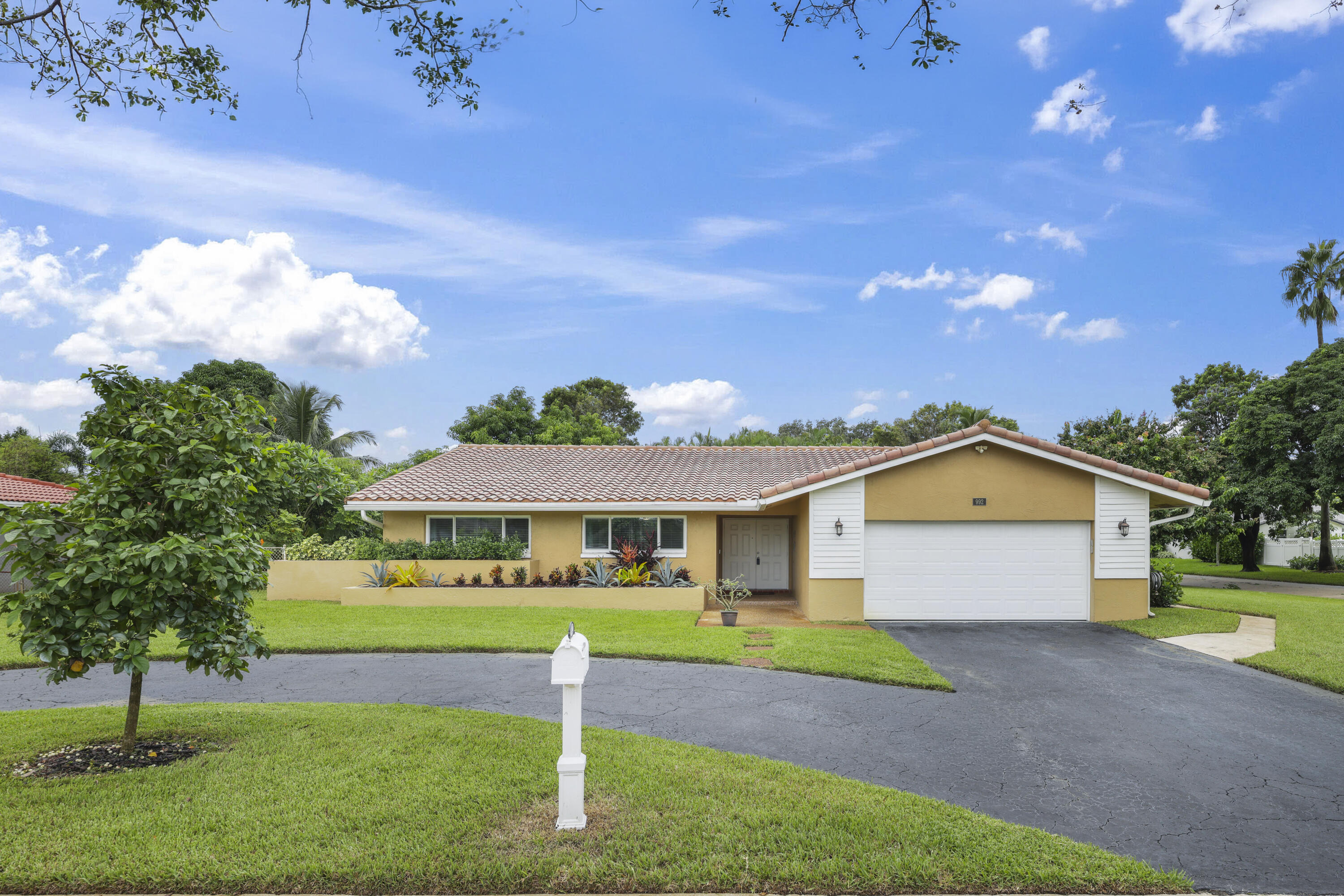 En Venta 992 NW 83RD Drive, Coral Springs, FL 33071, Coral Springs, FL 33071