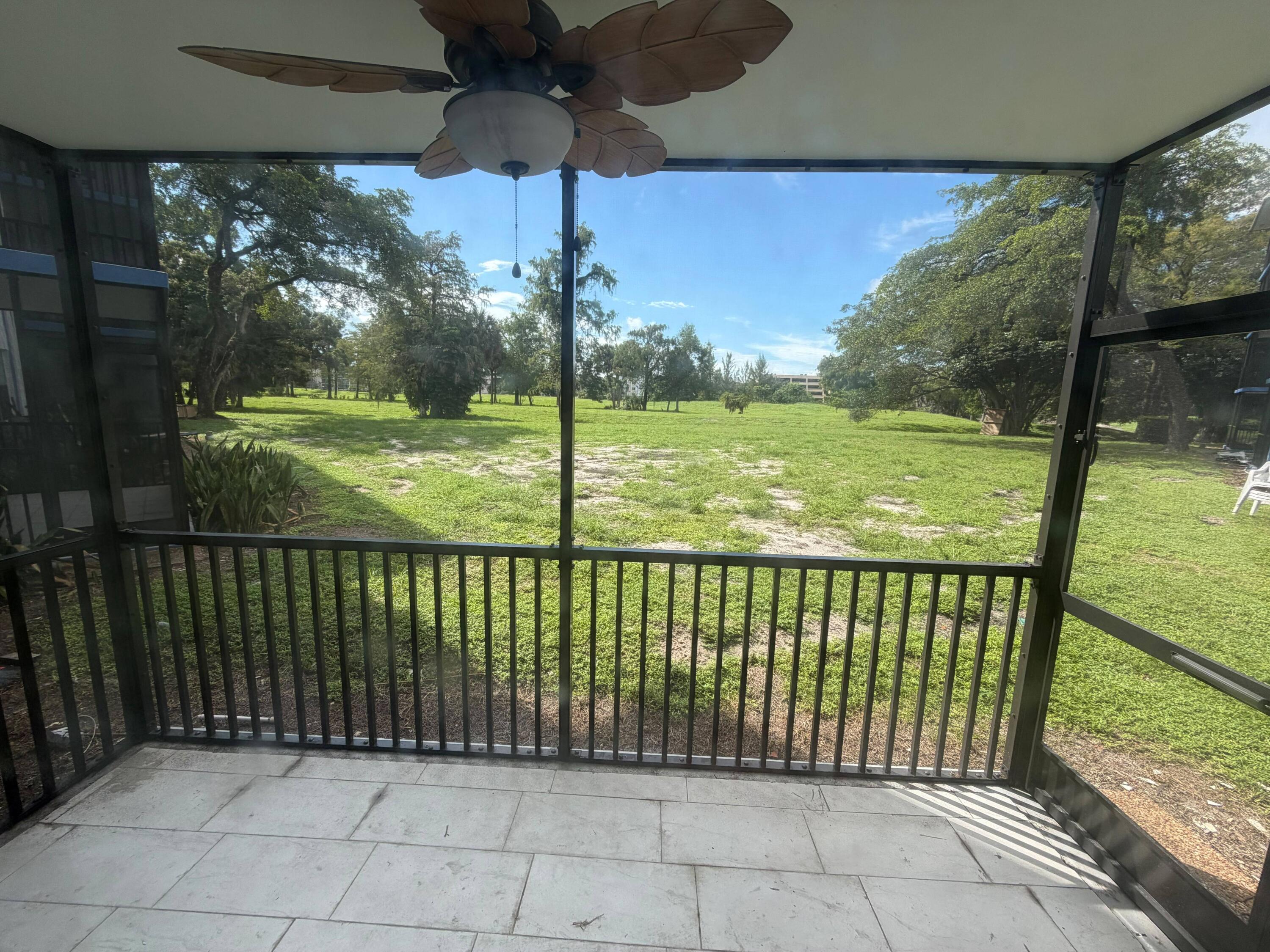 Foto de propiedad en 6260 S Falls Cir Drive 105, Lauderhill, FL 33319 Lauderhill con MLS# 