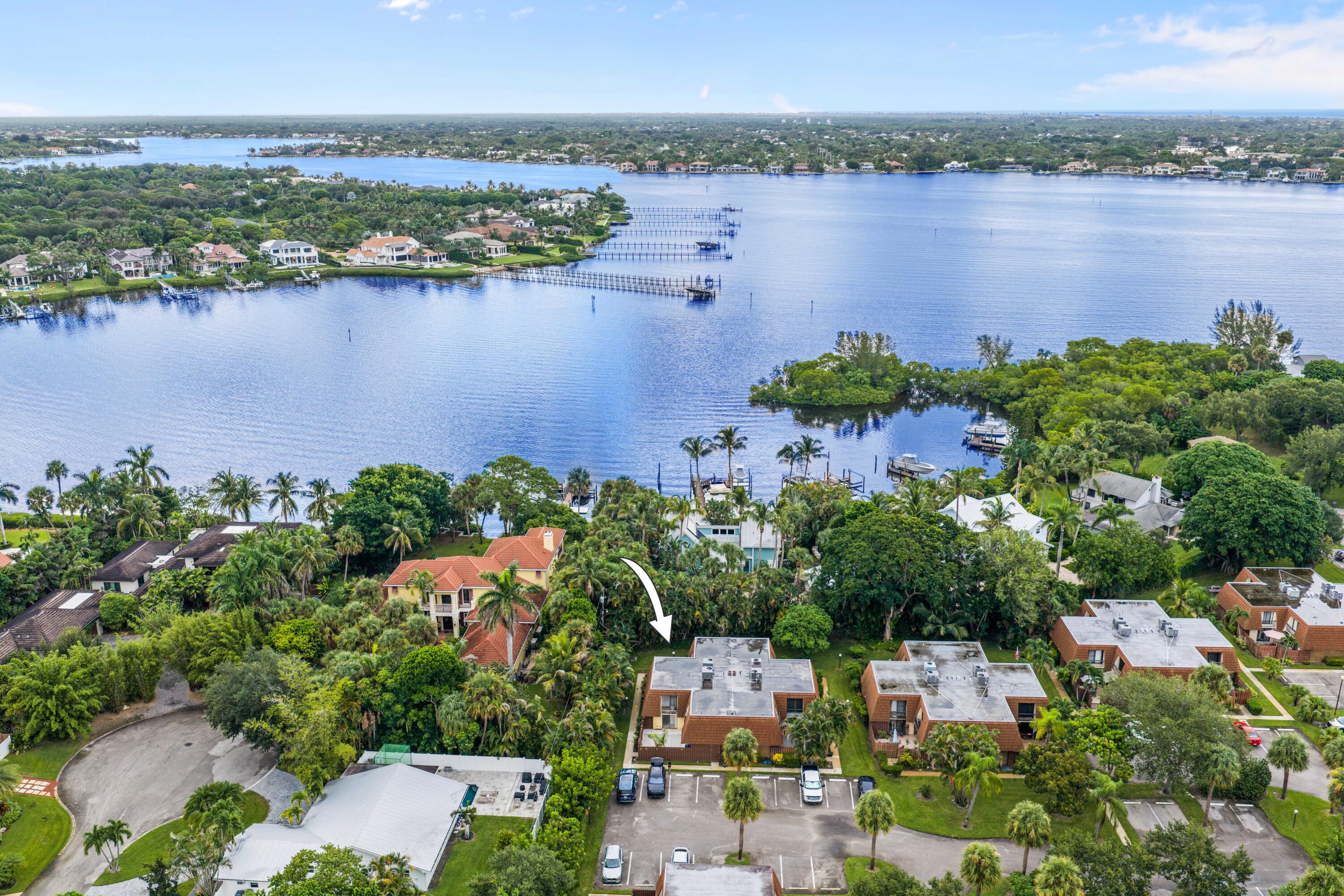 Foto de propiedad en 825 CENTER Street 39D, Jupiter, FL 33458 Jupiter con MLS# 