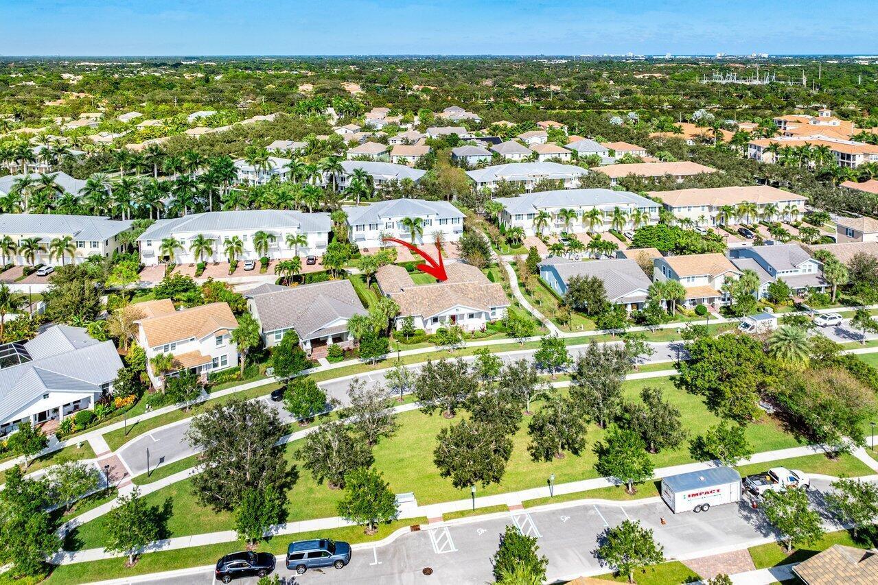 Foto de propiedad en 1131 N Prescott Drive, Jupiter, FL 33458 Jupiter con MLS# 