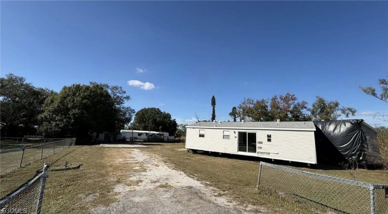 Foto de propiedad en 8066 TOLLES Drive, North Fort Myers, FL 33917 North Fort Myers con MLS# 