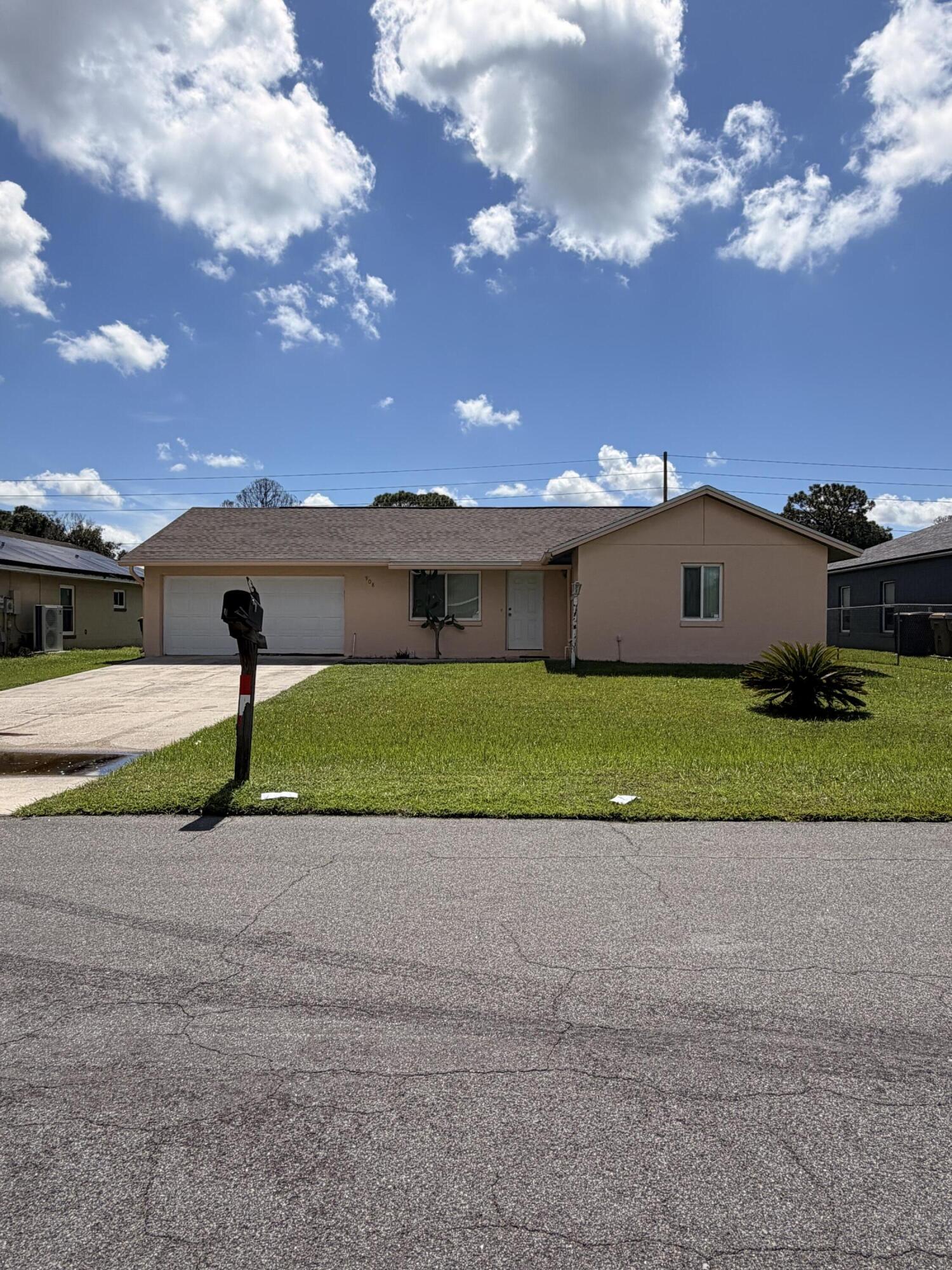 En Venta 908 CUMBRAN Lane, Kissimmee, FL 34758, Kissimmee, FL 34758
