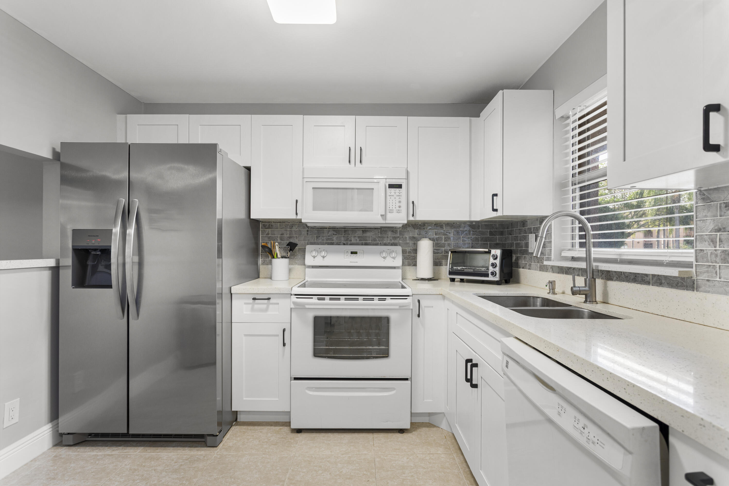 En Venta 9700 SUNRISE LAKES Boulevard 101, Sunrise, FL 33322, Sunrise, FL 33322
