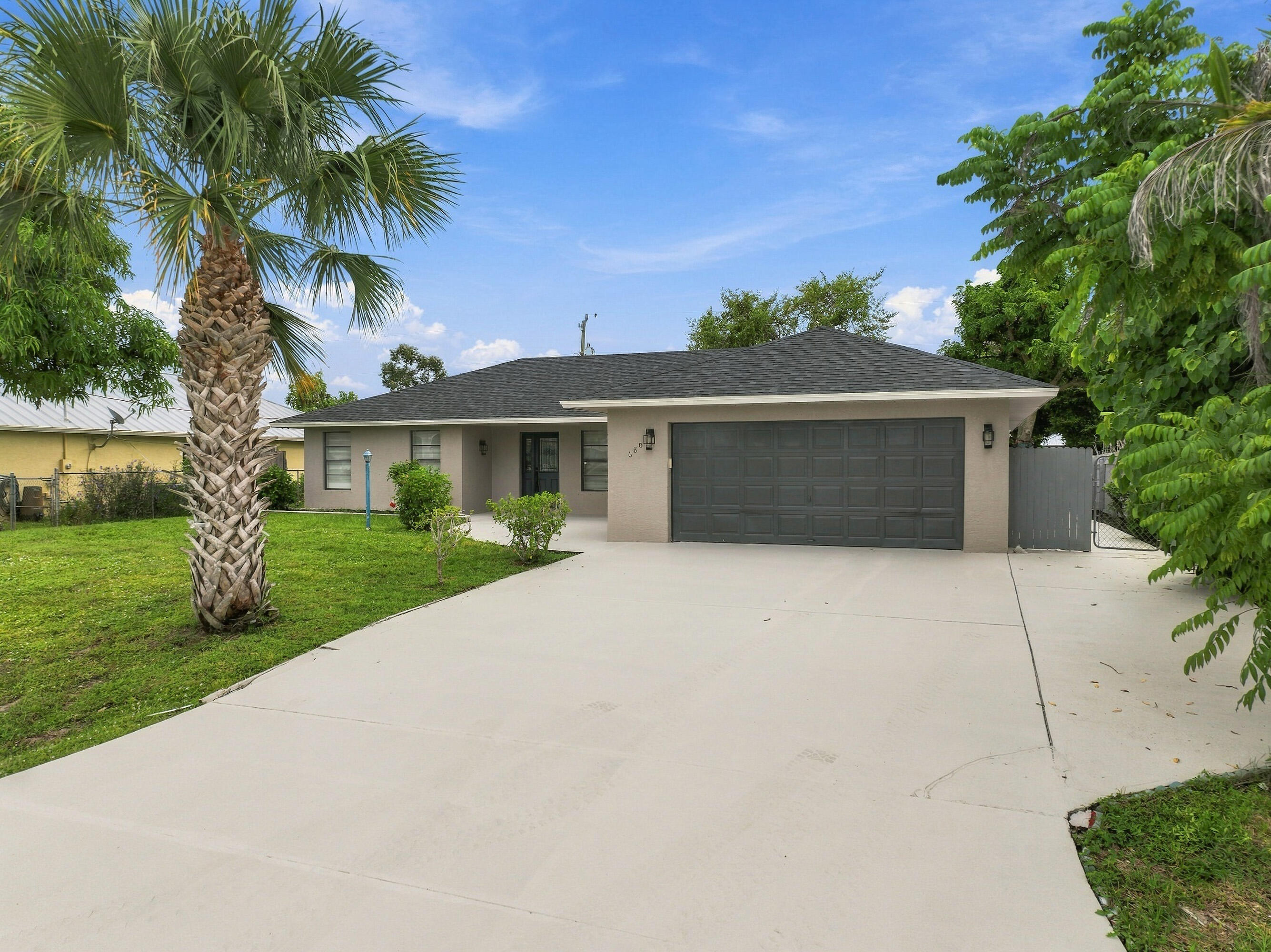 En Venta 680 SW COLLEEN Avenue, Port St. Lucie, FL 34983, Port St. Lucie, FL 34983