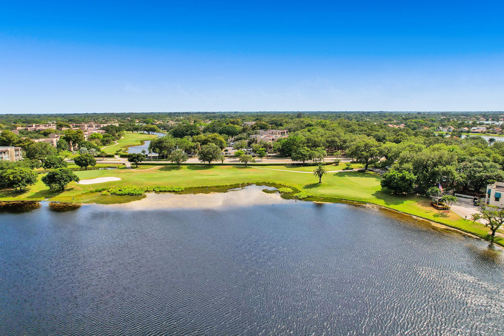 En Venta 9460 Poinciana Place 203, Davie, FL 33324, Davie, FL 33324