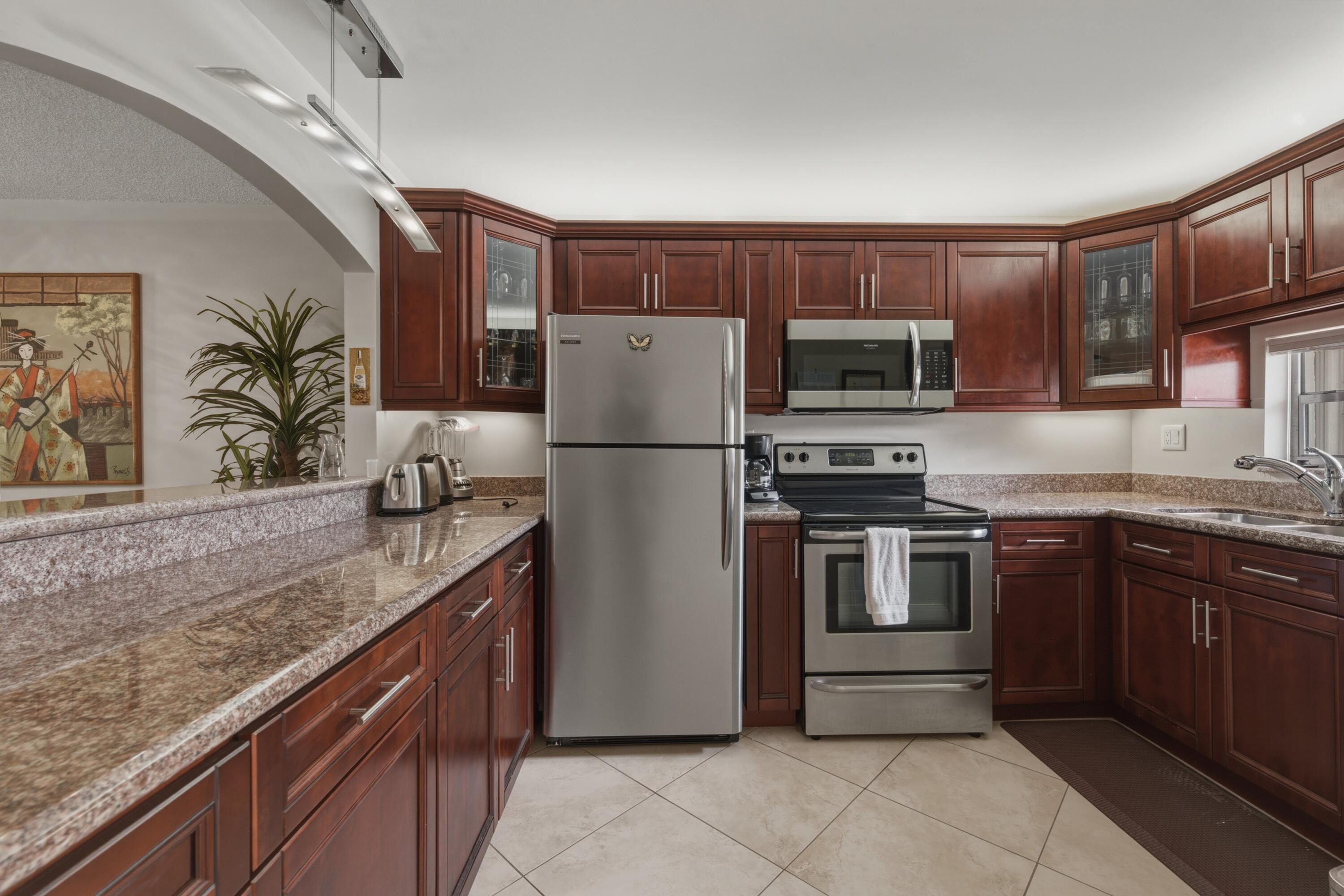 En Venta 811 S Hollybrook Drive 202, Pembroke Pines, FL 33025, Pembroke Pines, FL 33025