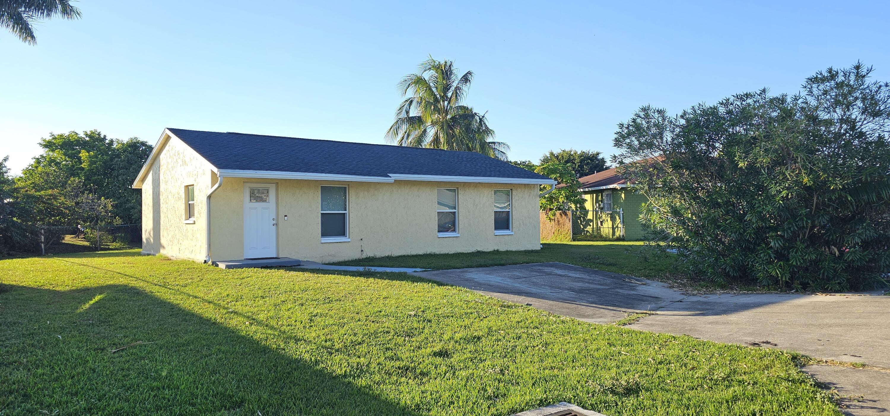 En Venta 323 SEMINOLE Court, Pahokee, FL 33476, Pahokee, FL 33476