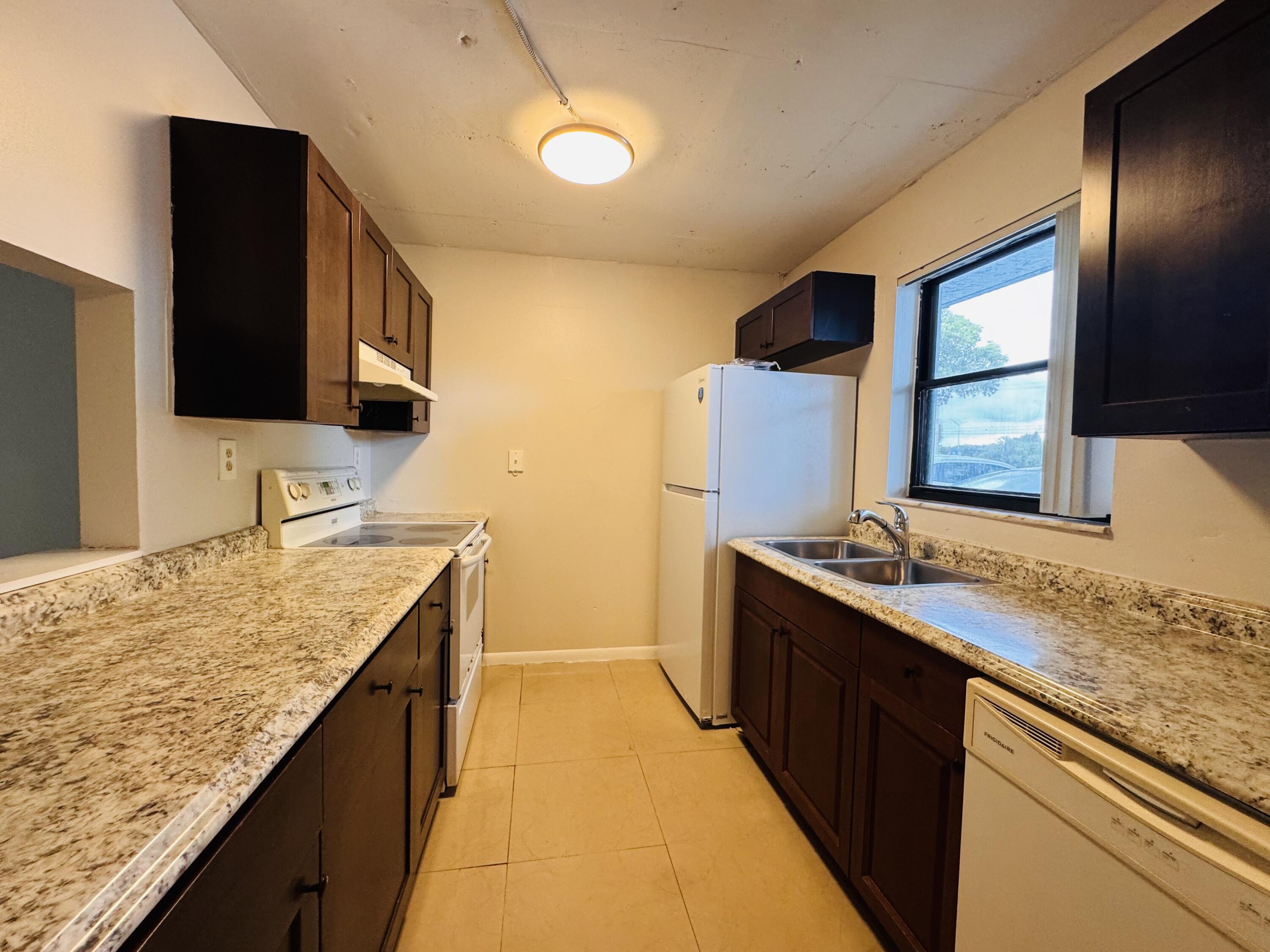 En Renta 2050 N CONGRESS Avenue 102, West Palm Beach, FL 33401, West Palm Beach, FL 33401
