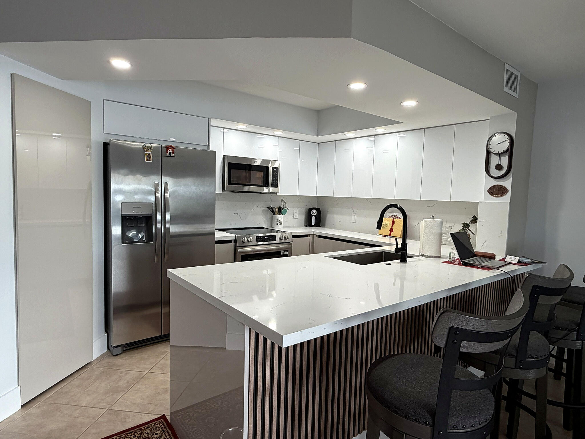 En Venta 13705 SW 12TH Street 311B, Pembroke Pines, FL 33027, Pembroke Pines, FL 33027