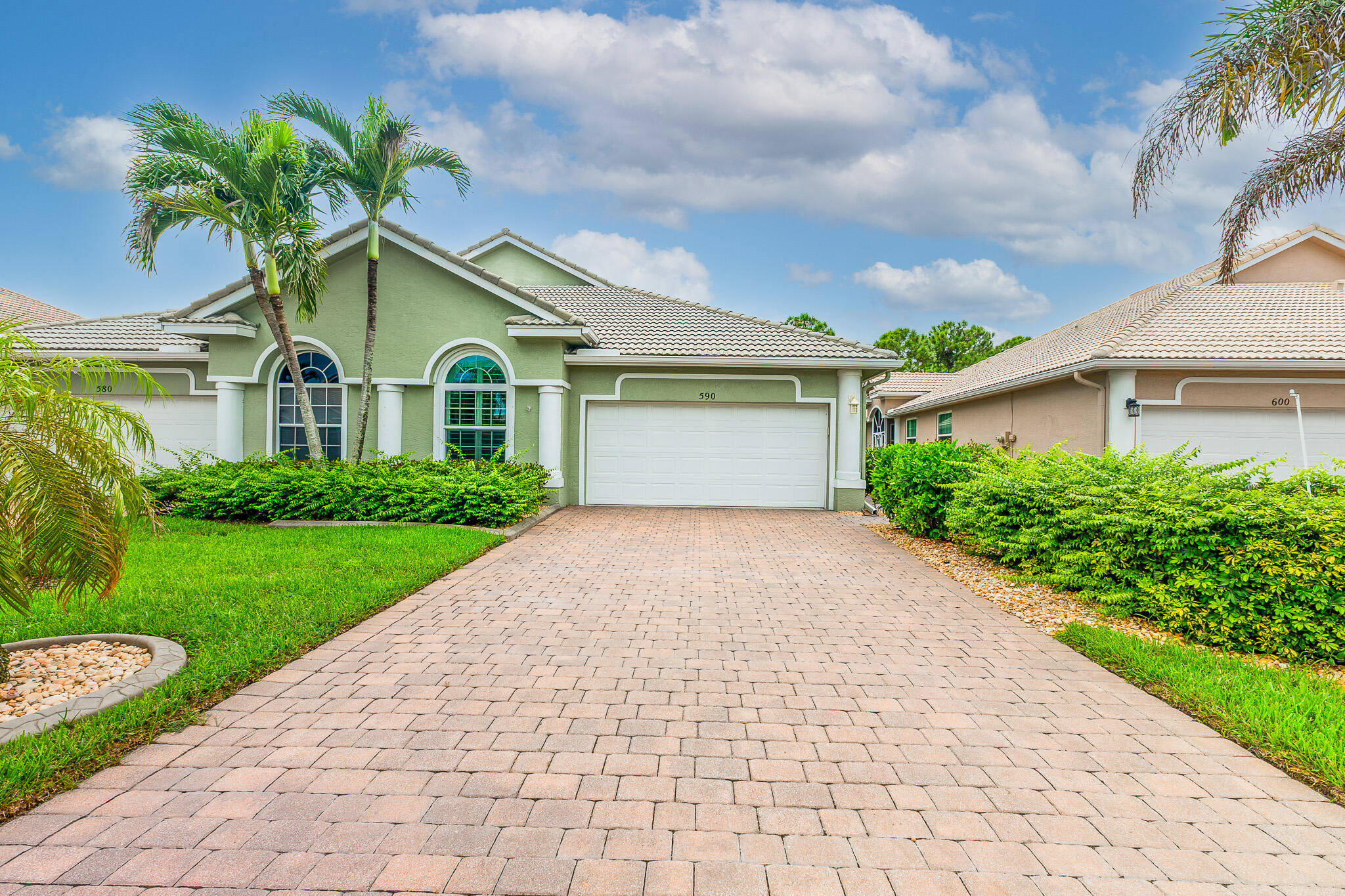 En Venta 590 NW Red Pine Way, Jensen Beach, FL 34957, Jensen Beach, FL 34957