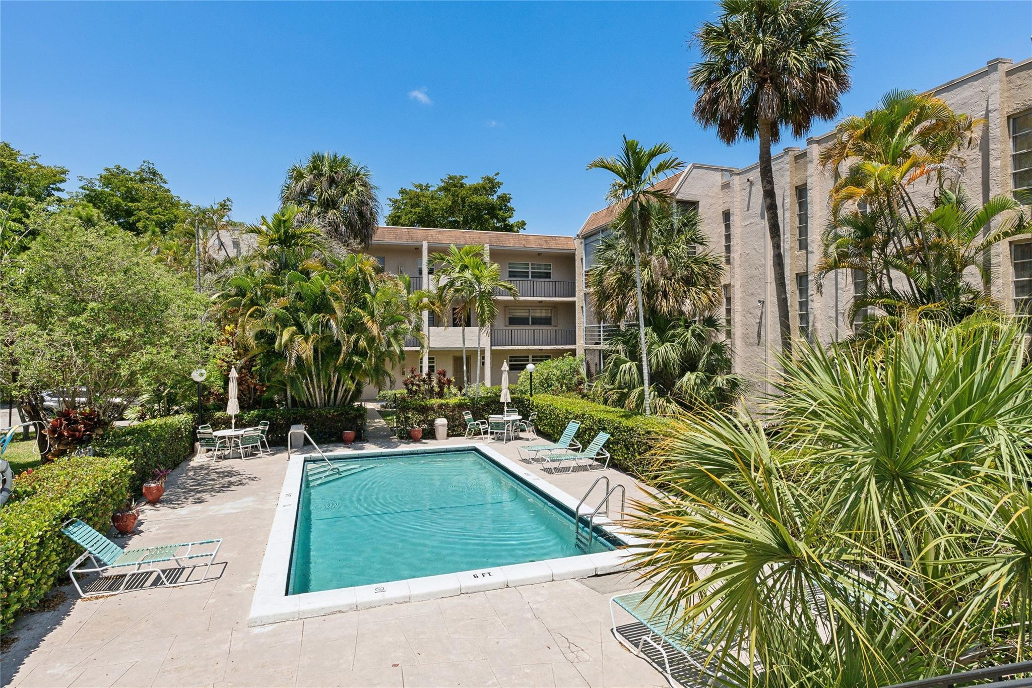 Boutique community in great central Plantation location