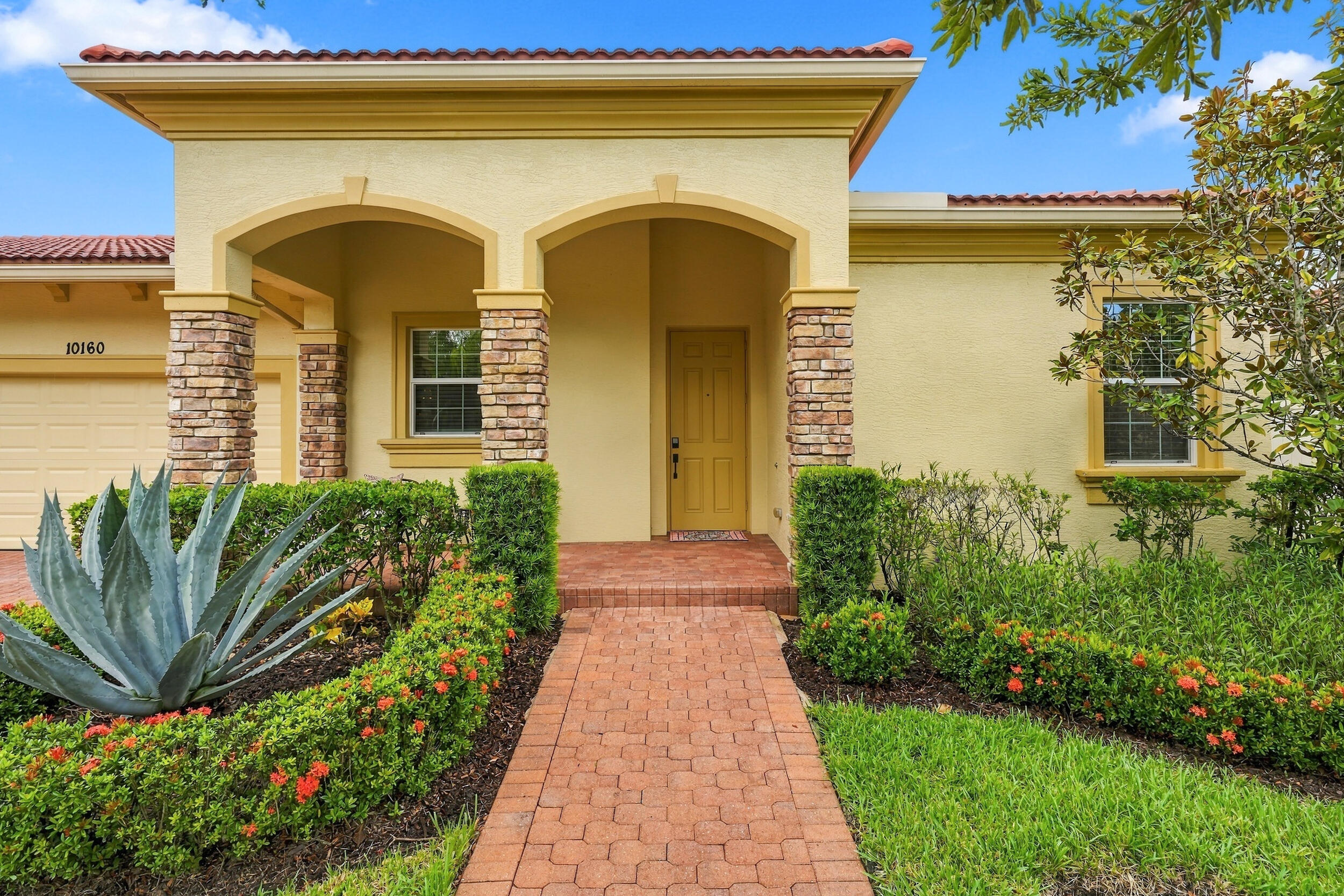 En Venta 10160 SW AZZO Lane, Port St. Lucie, FL 34986, Port St. Lucie, FL 34986