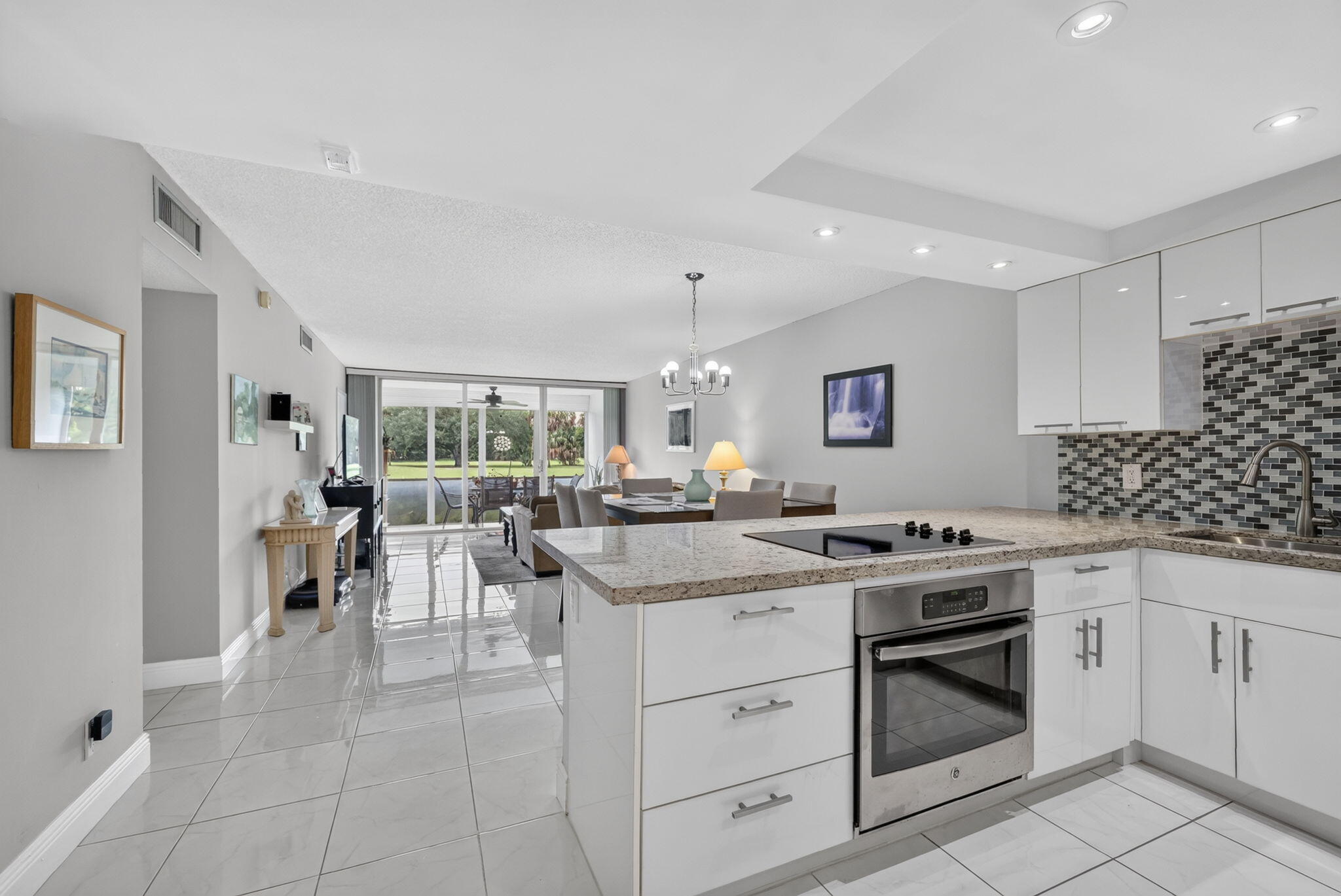 En Venta 575 Oaks Lane 102, Pompano Beach, FL 33069, Pompano Beach, FL 33069