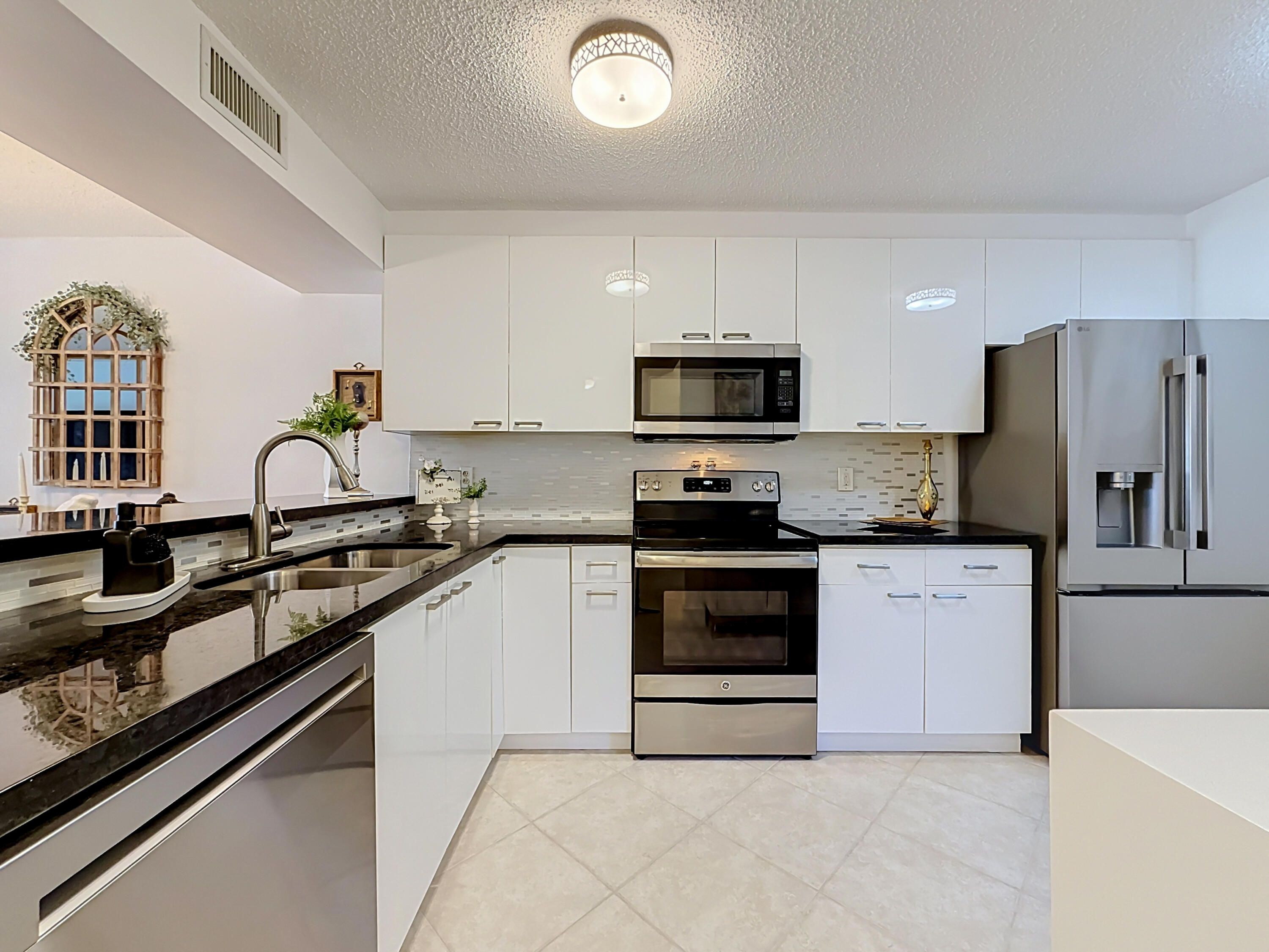 En Venta 6219 Coral Lake Drive 207, Margate, FL 33063, Margate, FL 33063