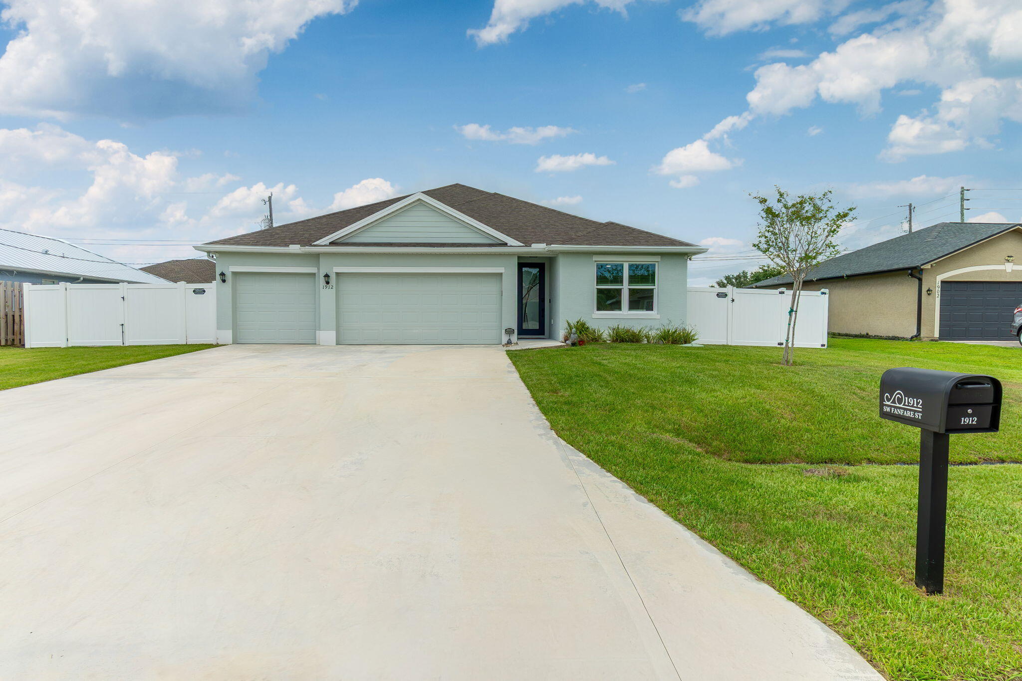 En Venta 1912 SW FANFARE Street, Port St. Lucie, FL 34987, Port St. Lucie, FL 34987